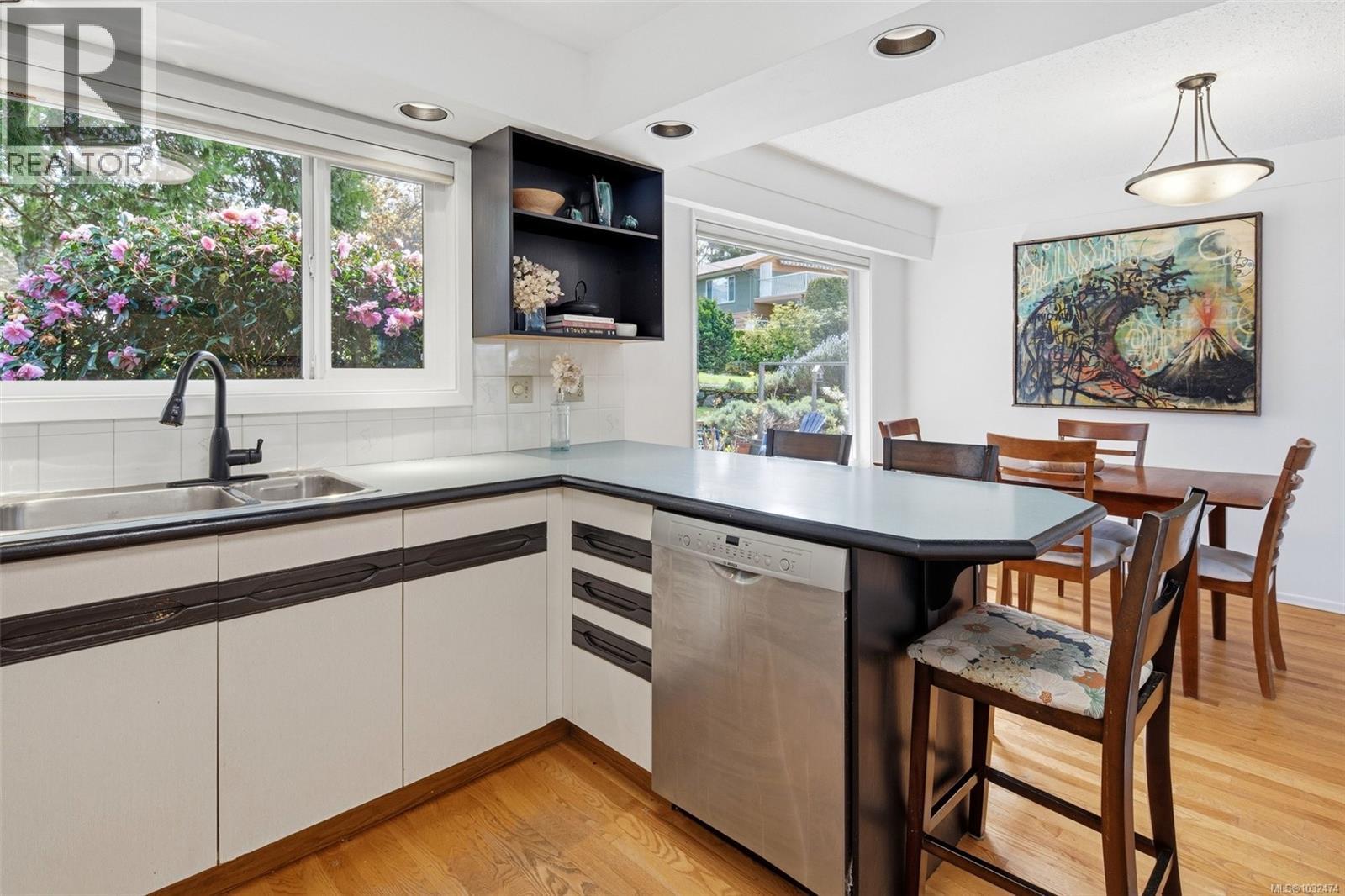  836 Elrick Place, Esquimalt