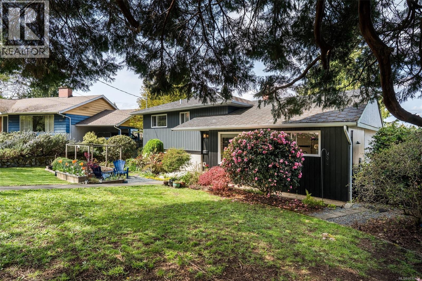  836 Elrick Place, Esquimalt