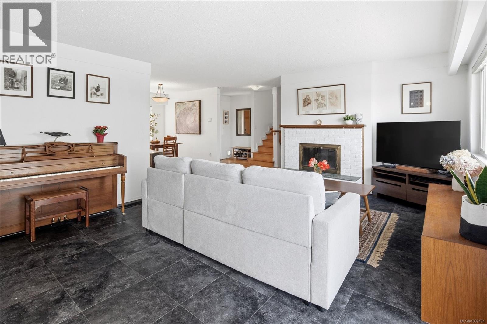  836 Elrick Place, Esquimalt