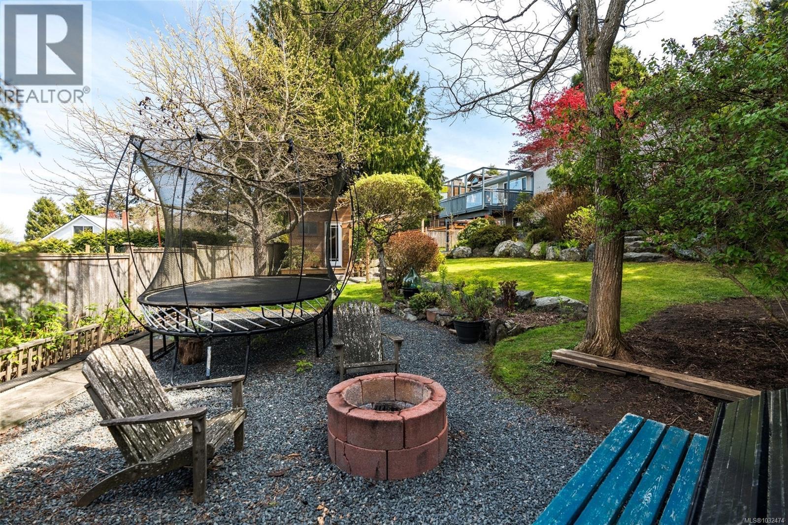  836 Elrick Place, Esquimalt