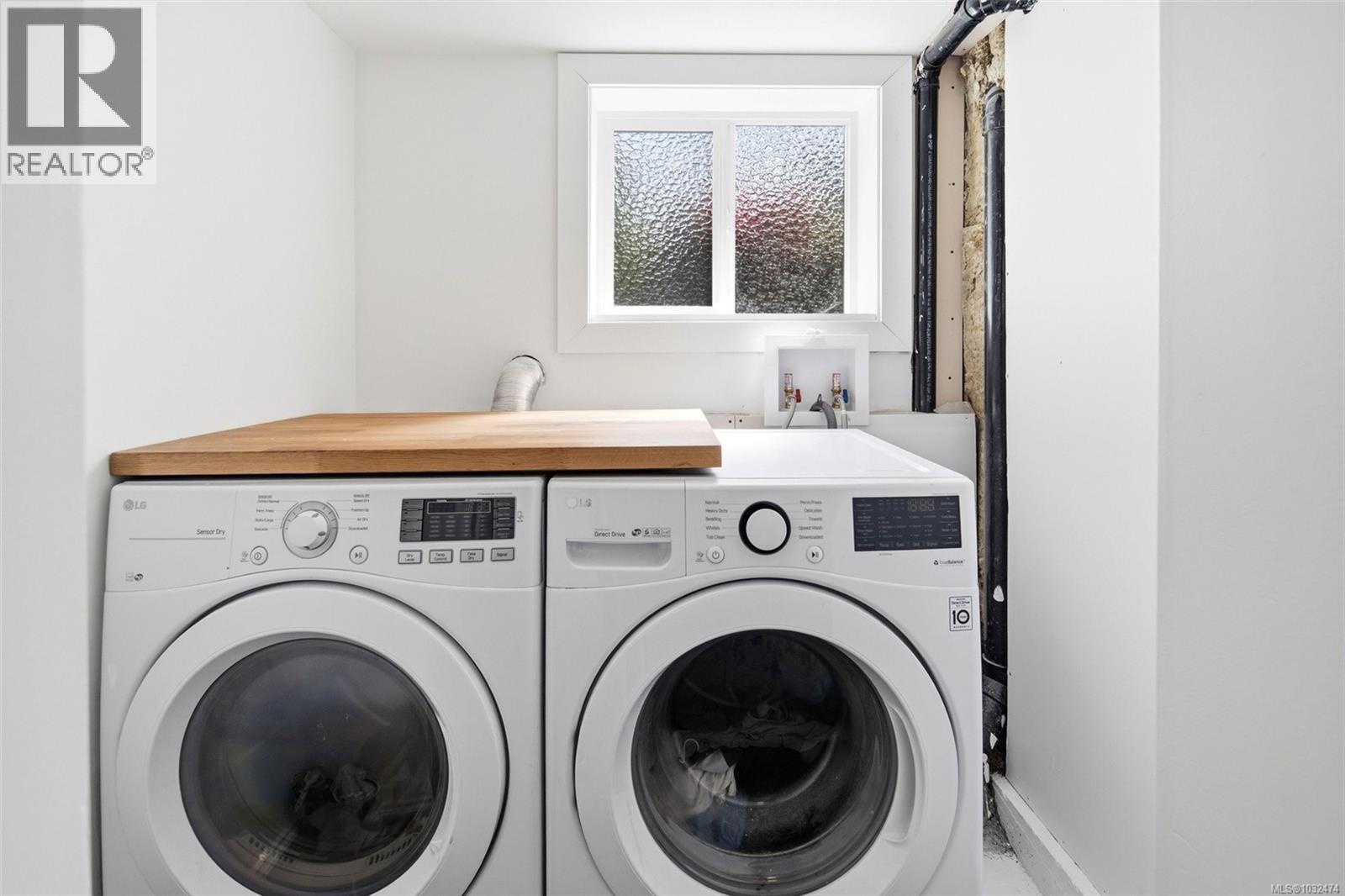  836 Elrick Place, Esquimalt