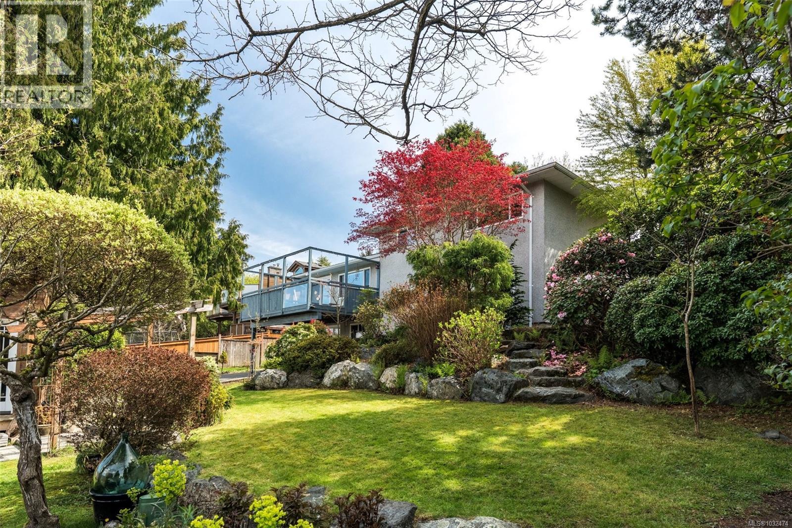  836 Elrick Place, Esquimalt