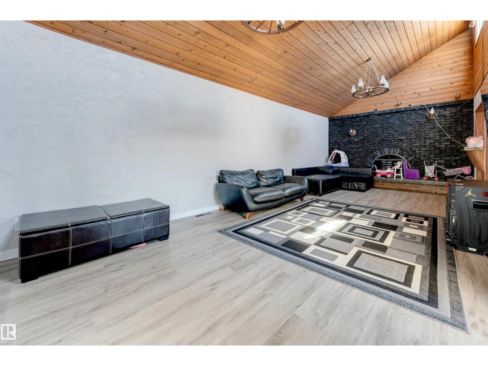 9217 168 ST NW, Edmonton