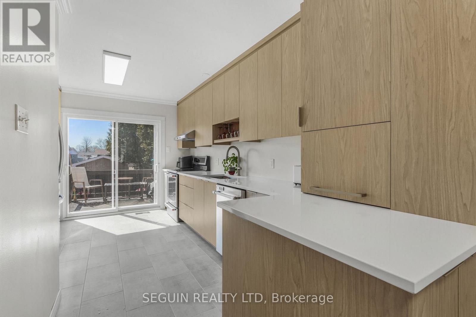 77 RICHARD STREET — photo 10