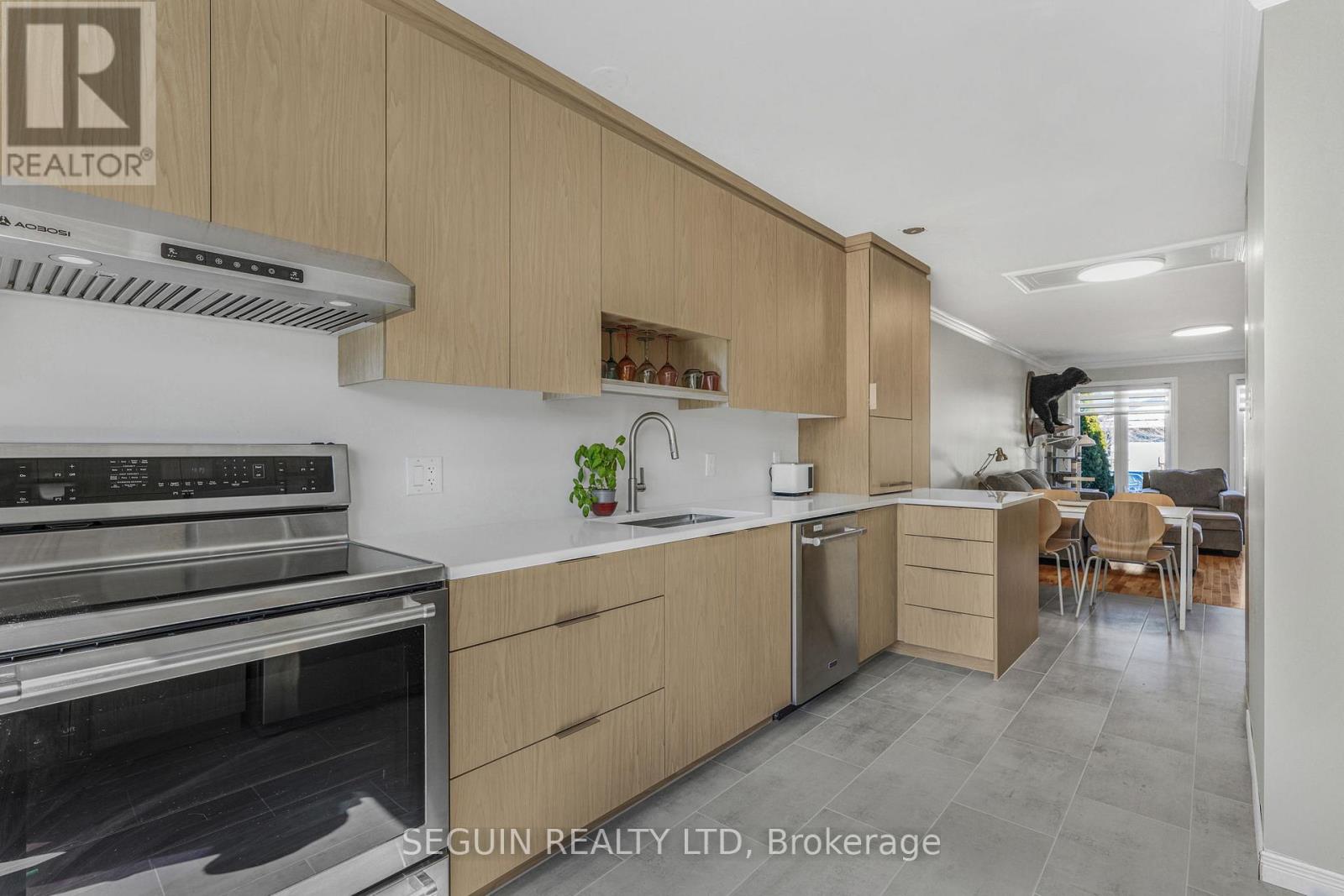 77 RICHARD STREET — photo 11