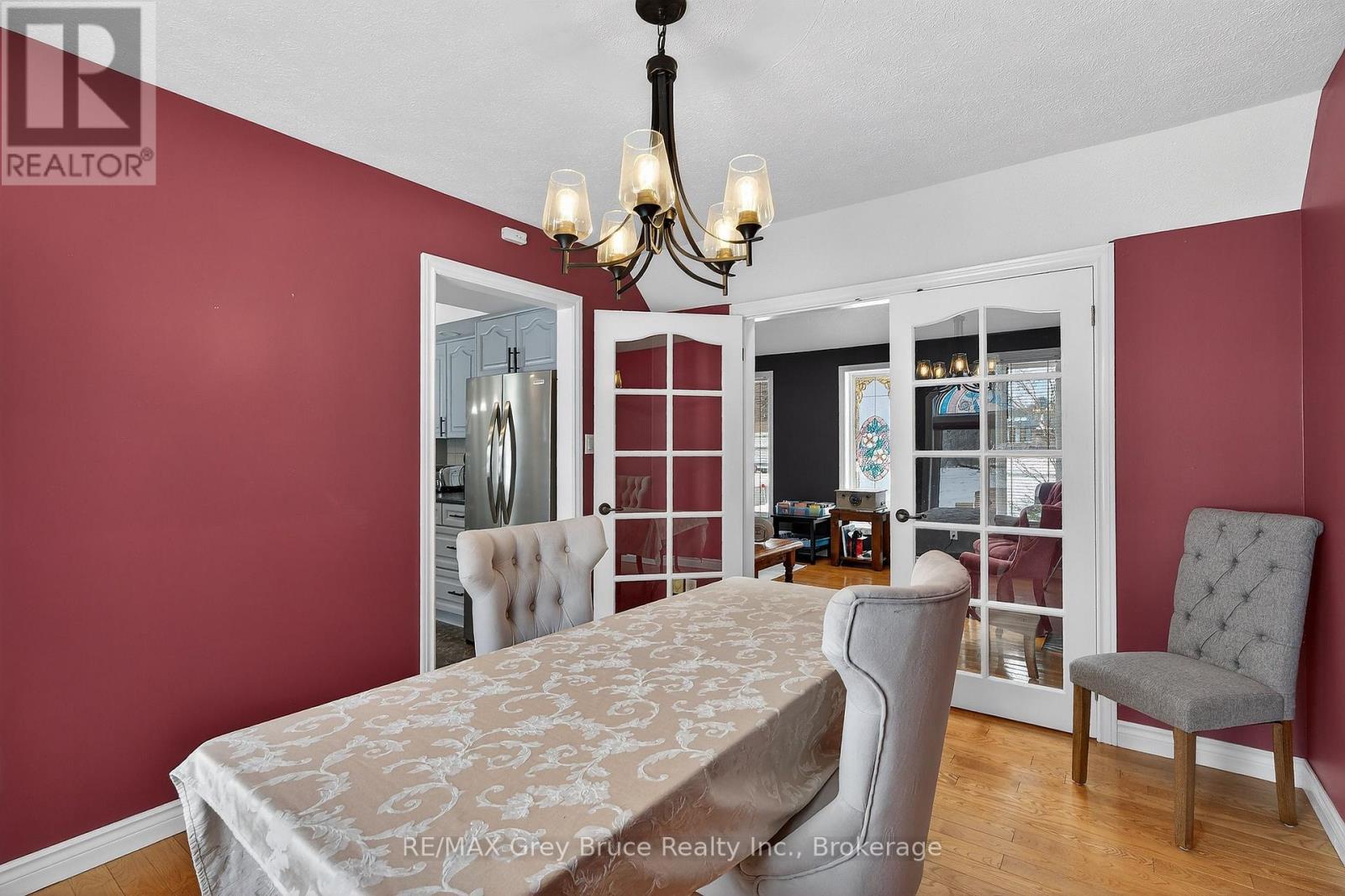 102 MARY AVENUE W - 9