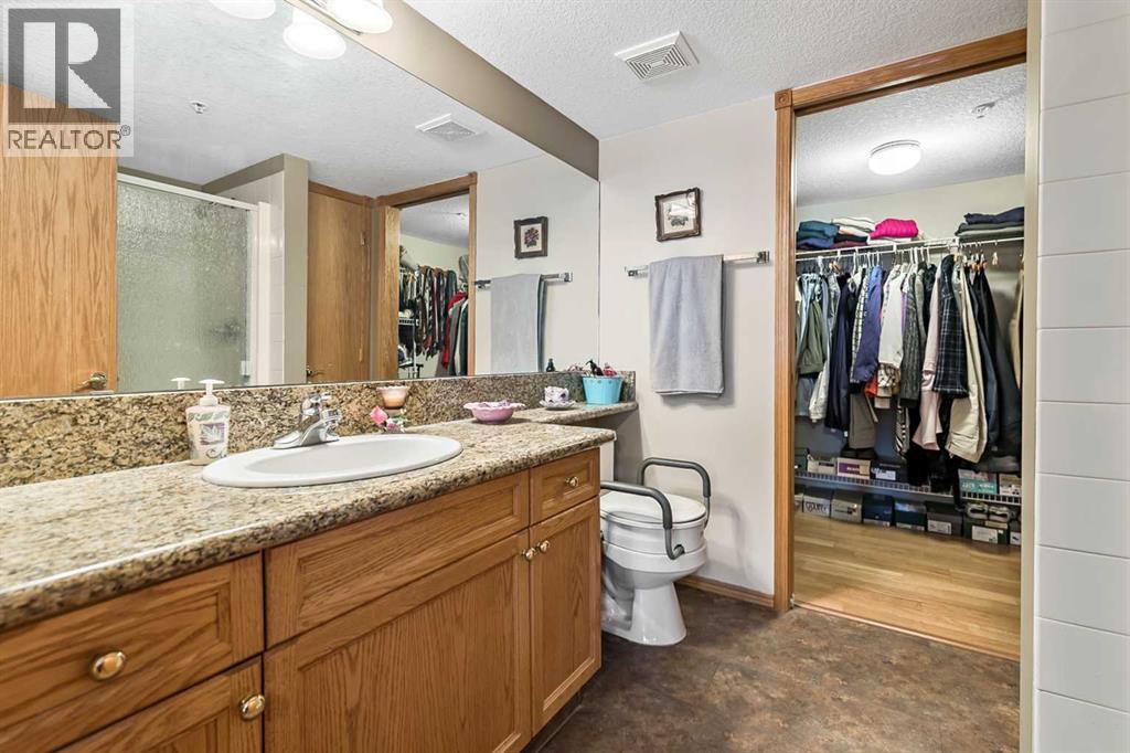 Single Family House for Sale in   Country Hills Road NW Country Hills Calgary 