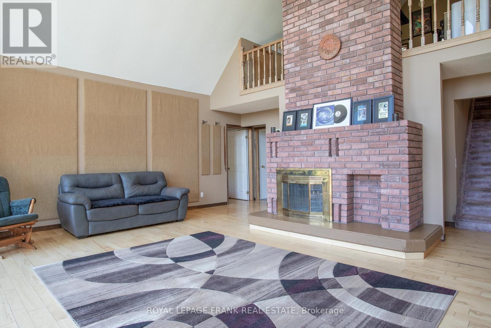 884 CENTRE LINE ROAD - 12