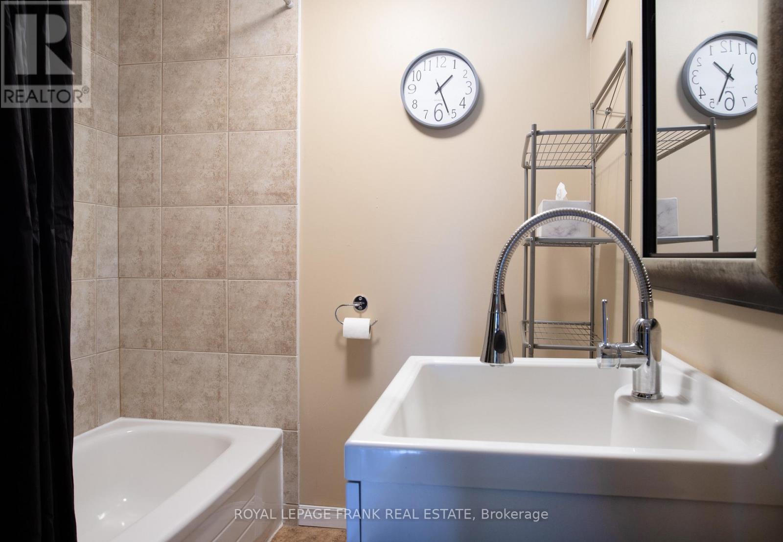 884 CENTRE LINE ROAD - 26