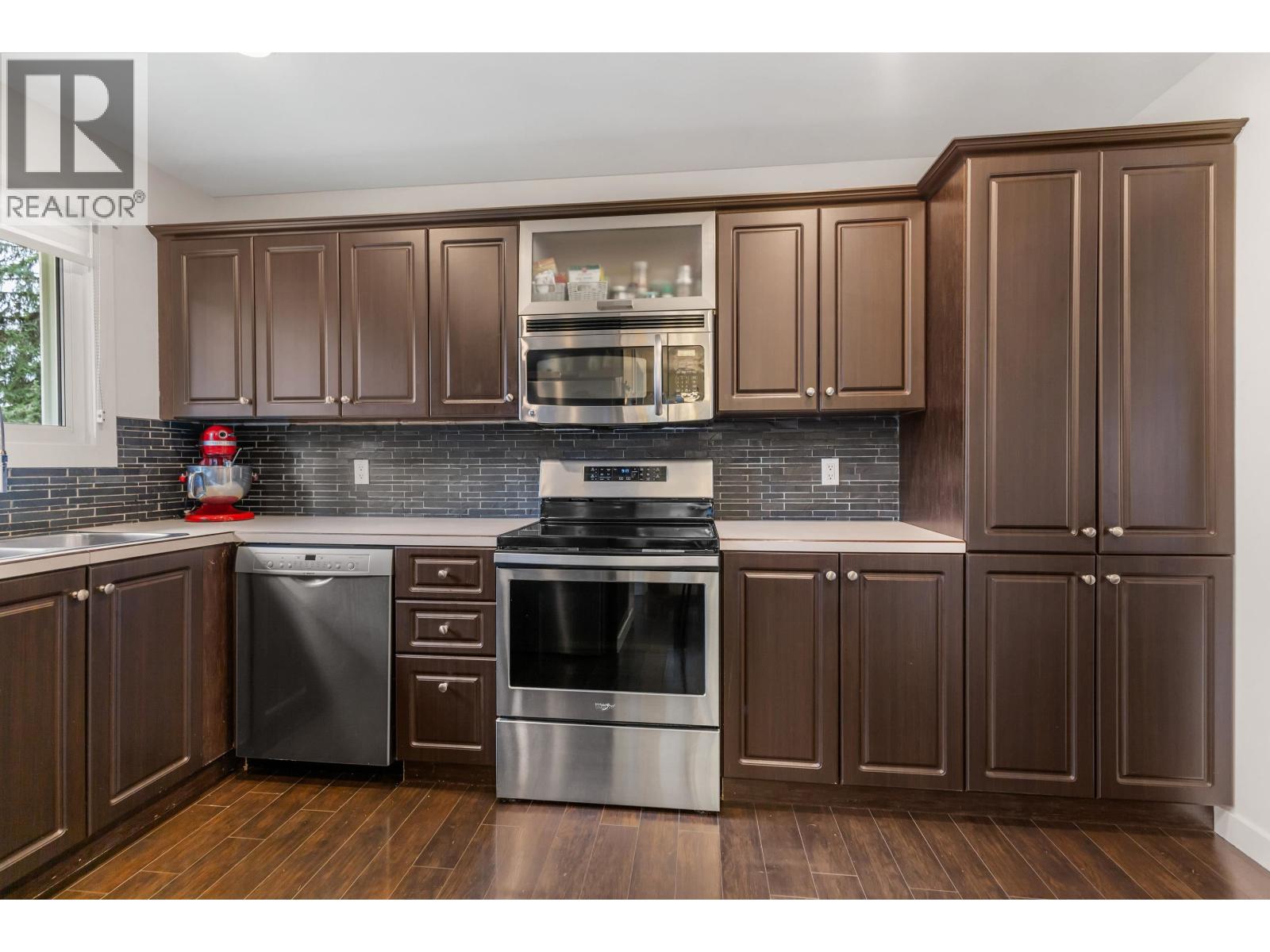 Photo 10 of 33 — 5696 BROCK DRIVE · Prince George, BC