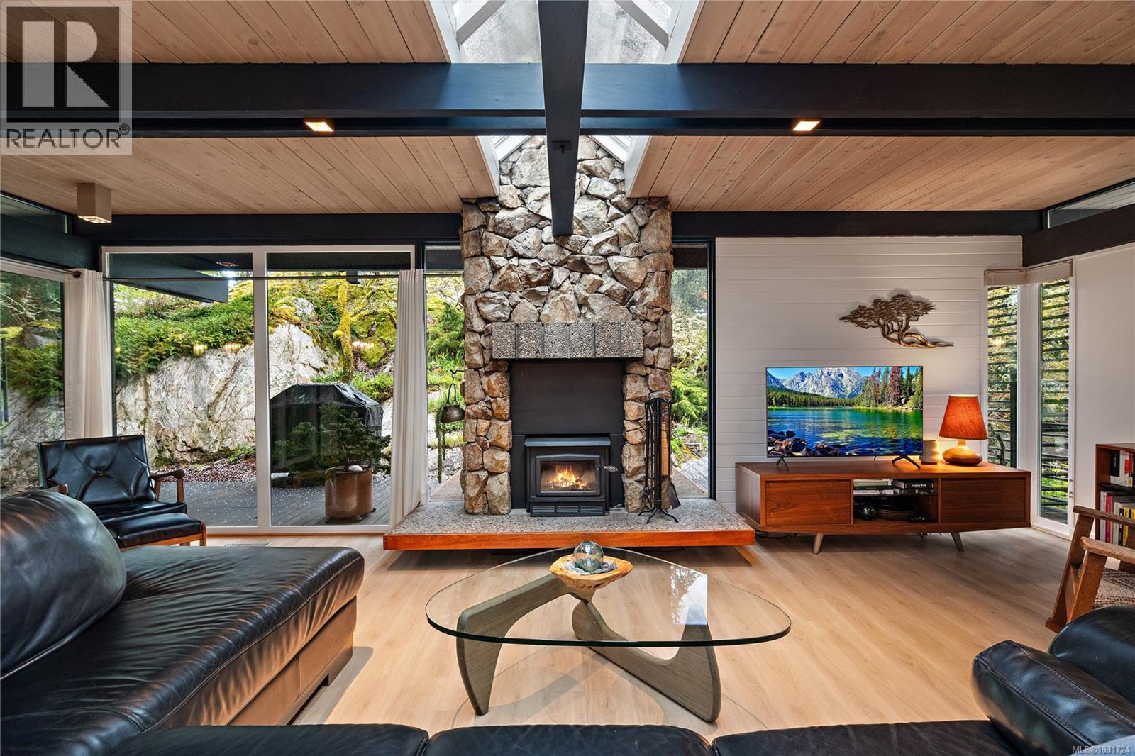  4513 Edgewood Place, Saanich