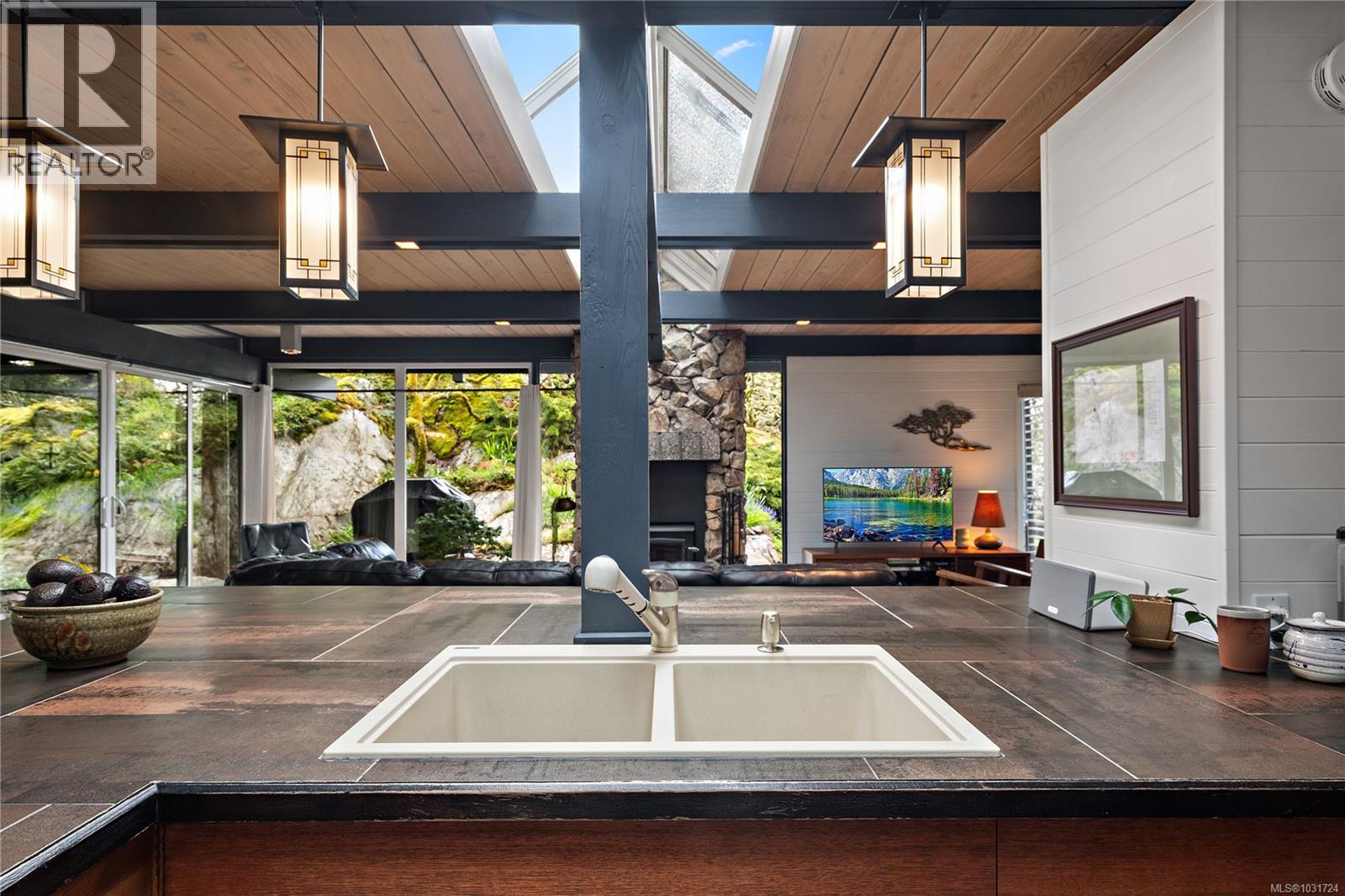  4513 Edgewood Place, Saanich