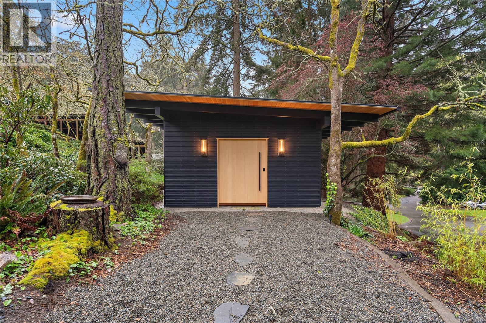  4513 Edgewood Place, Saanich