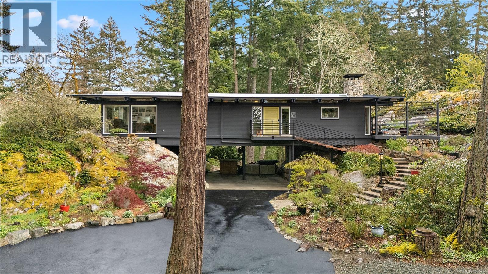  4513 Edgewood Place, Saanich