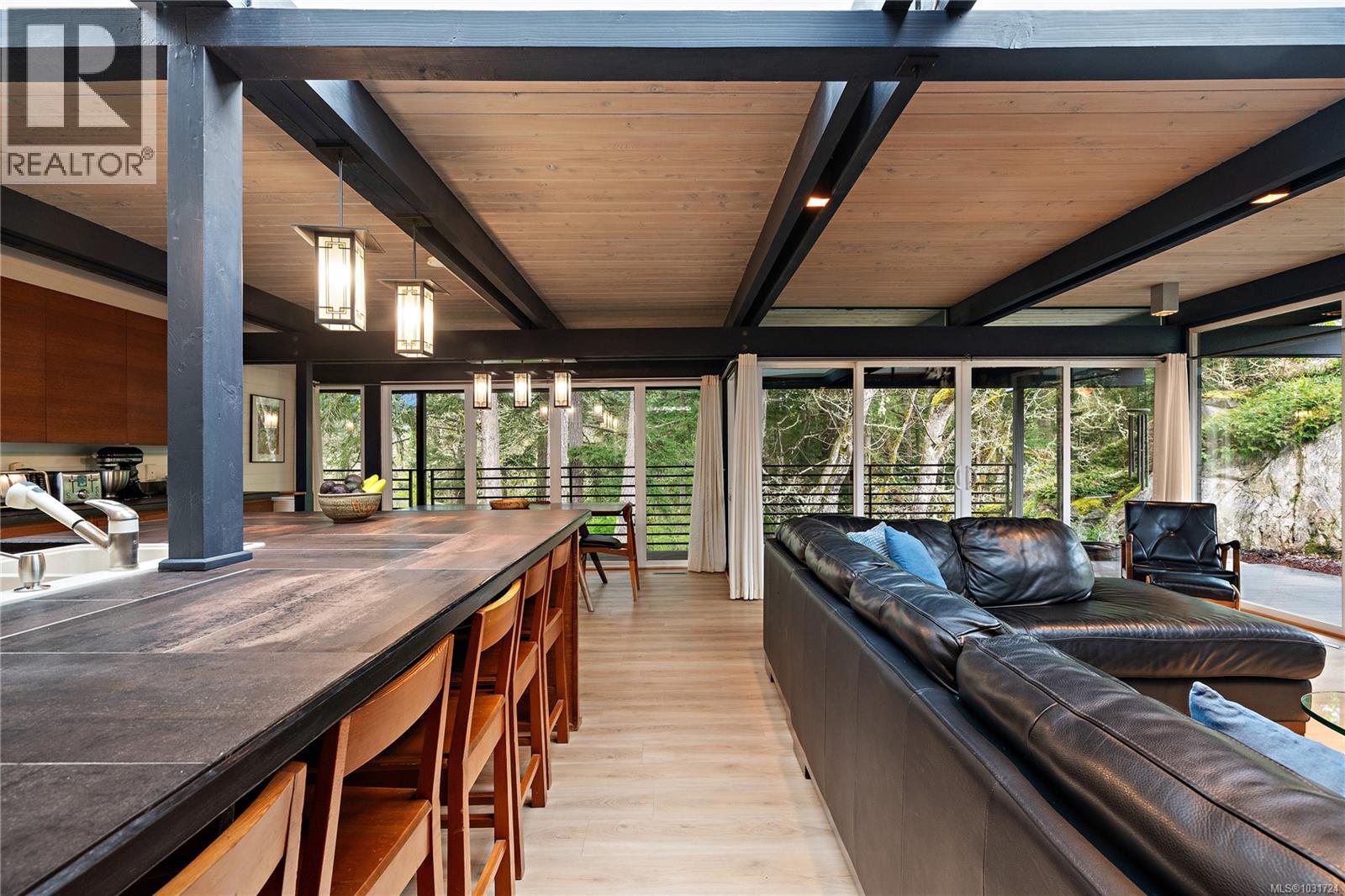  4513 Edgewood Place, Saanich