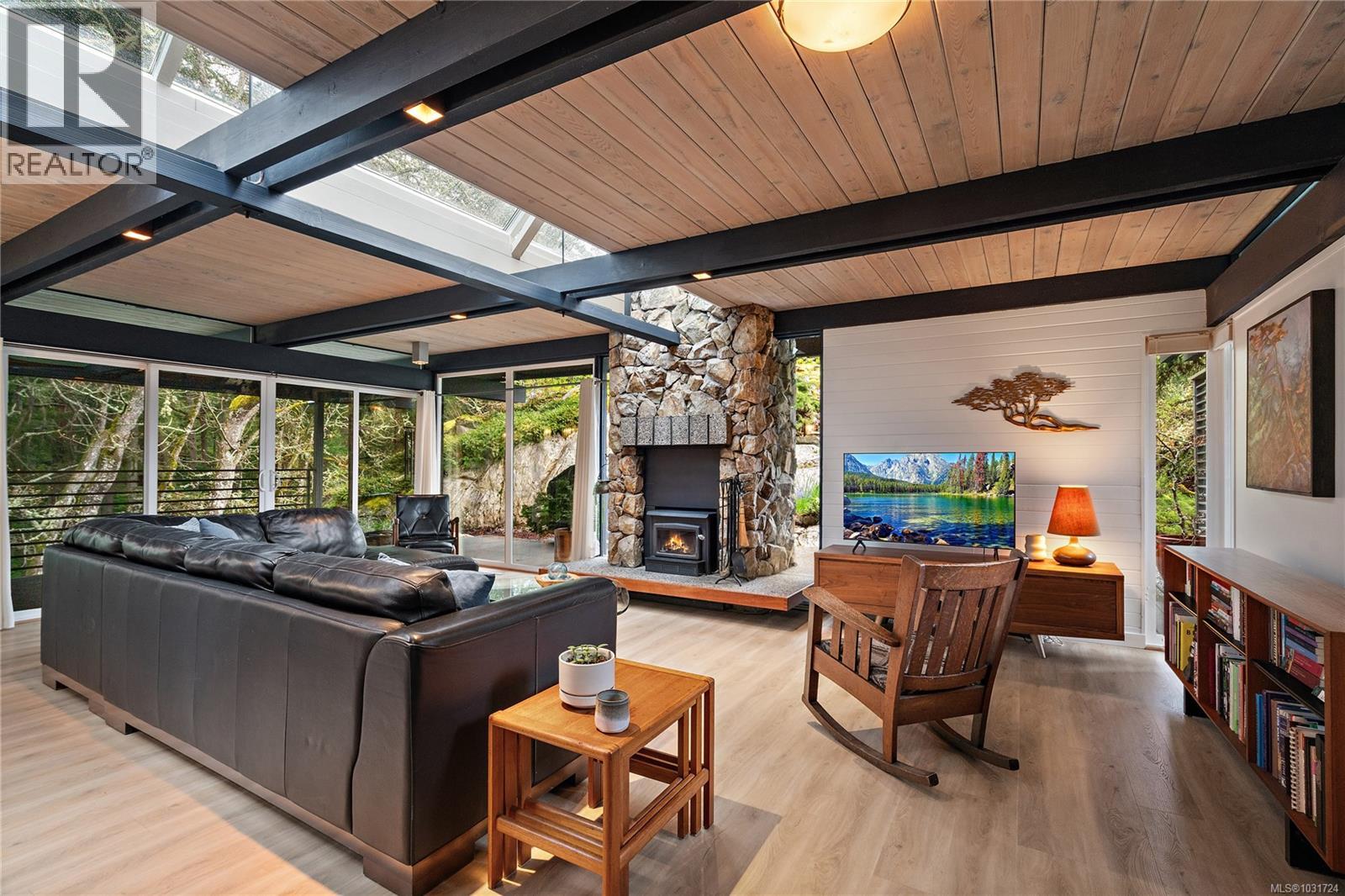  4513 Edgewood Place, Saanich