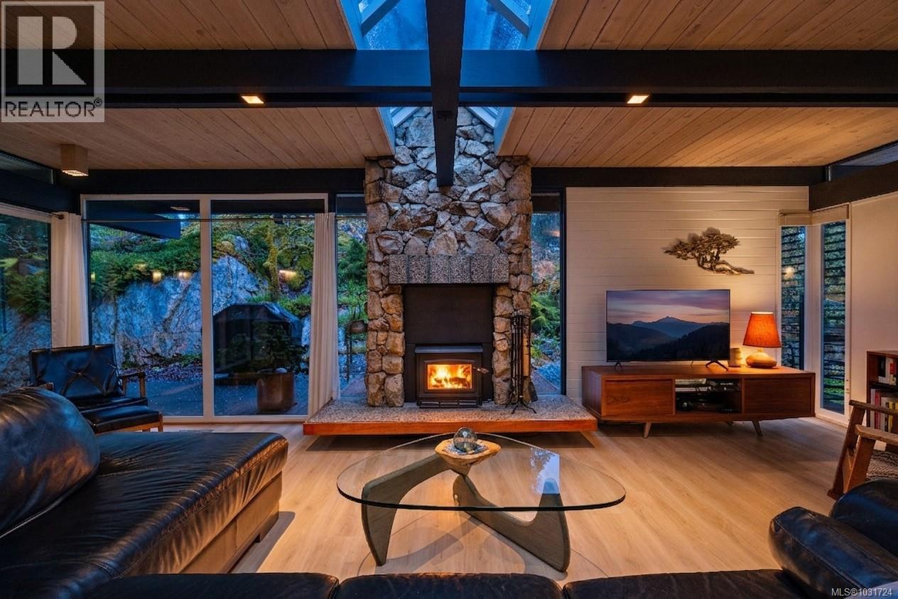  4513 Edgewood Place, Saanich