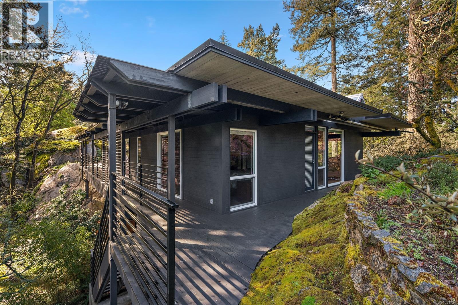  4513 Edgewood Place, Saanich