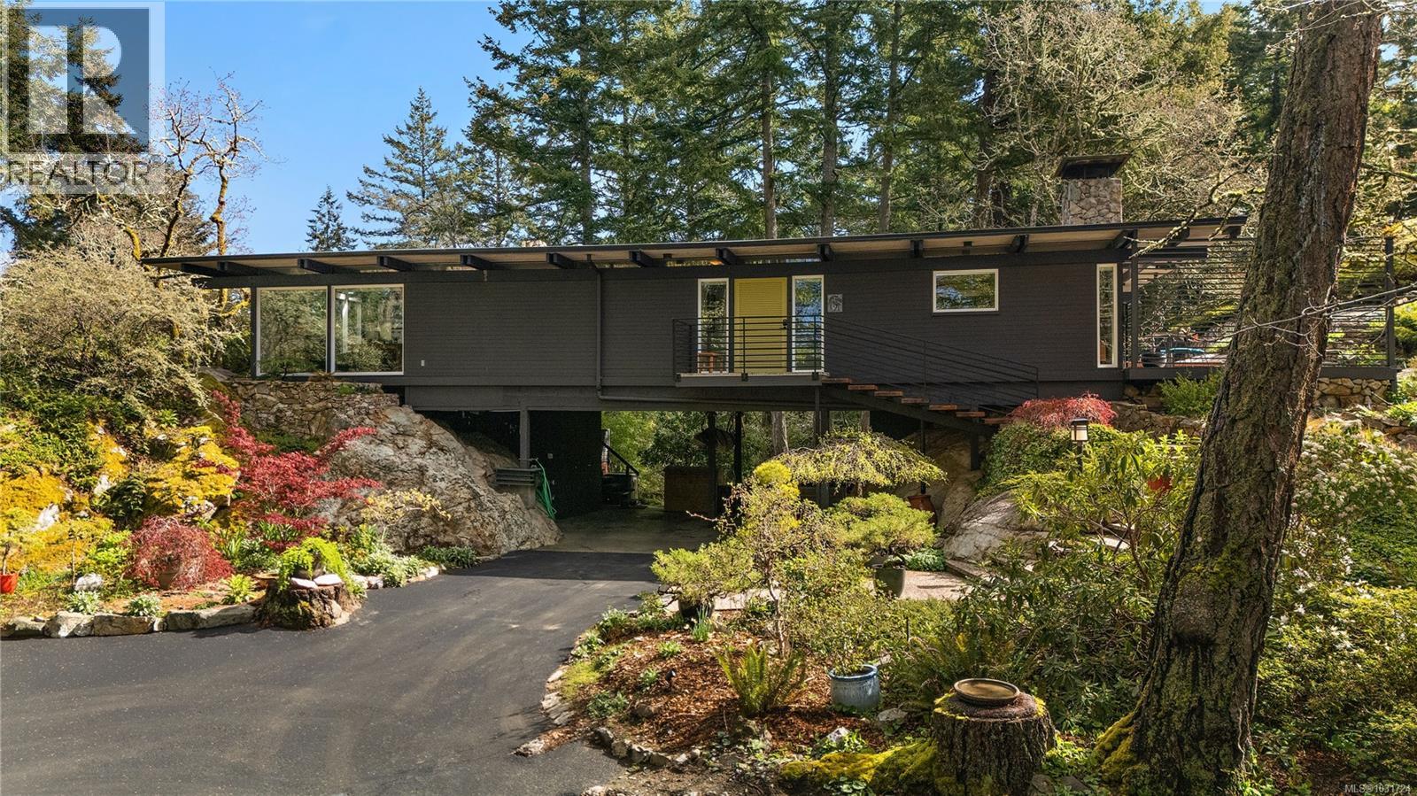  4513 Edgewood Place, Saanich