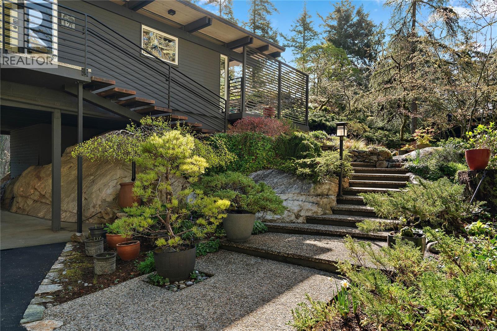  4513 Edgewood Place, Saanich