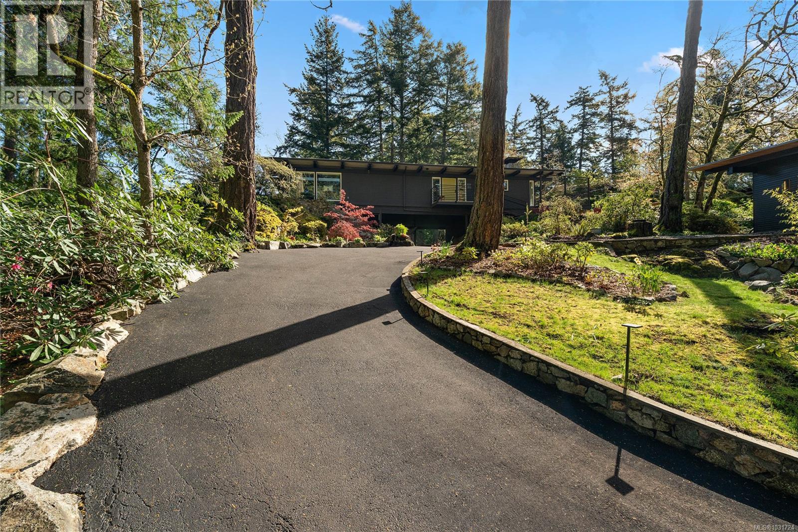  4513 Edgewood Place, Saanich