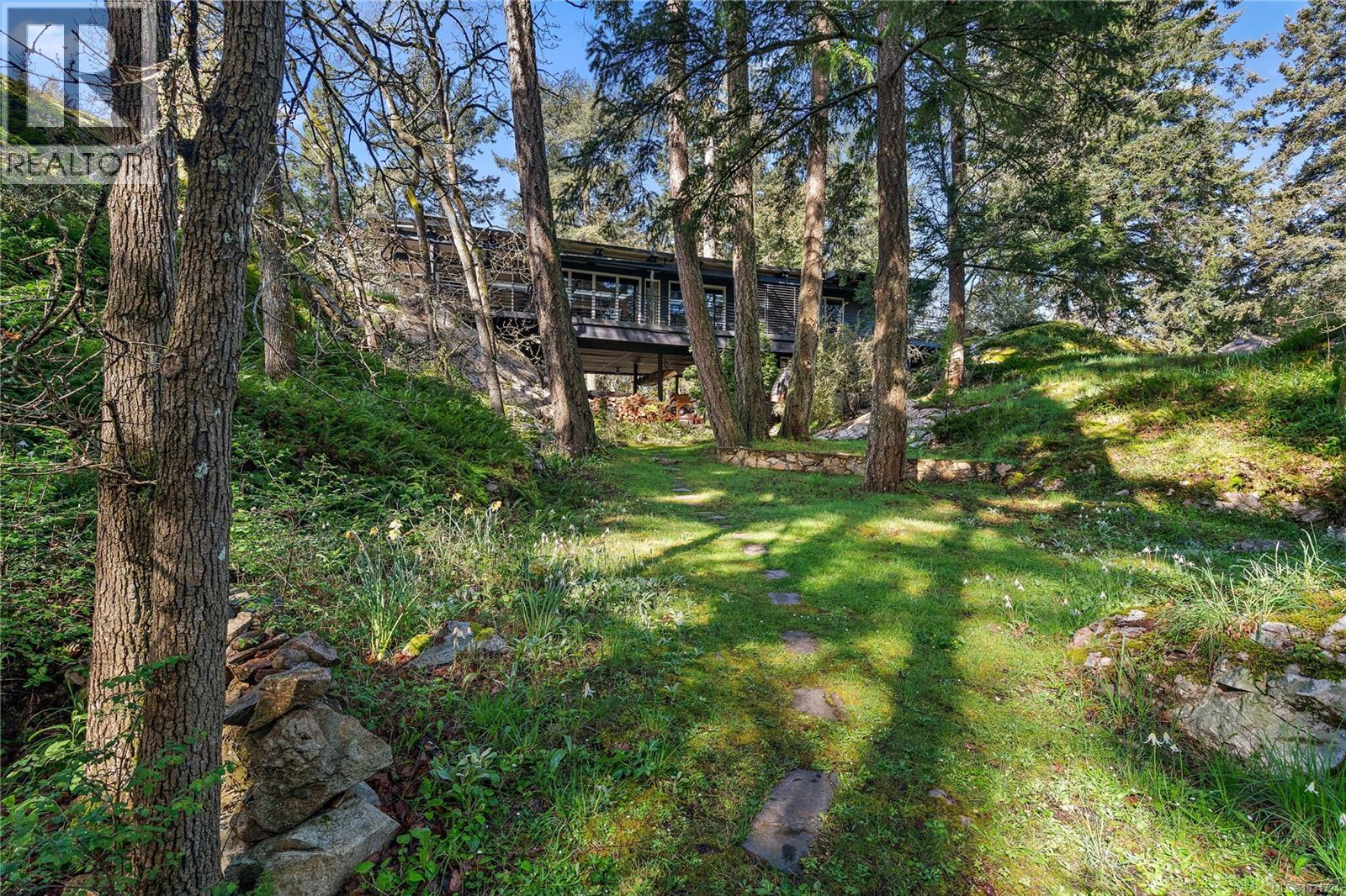  4513 Edgewood Place, Saanich