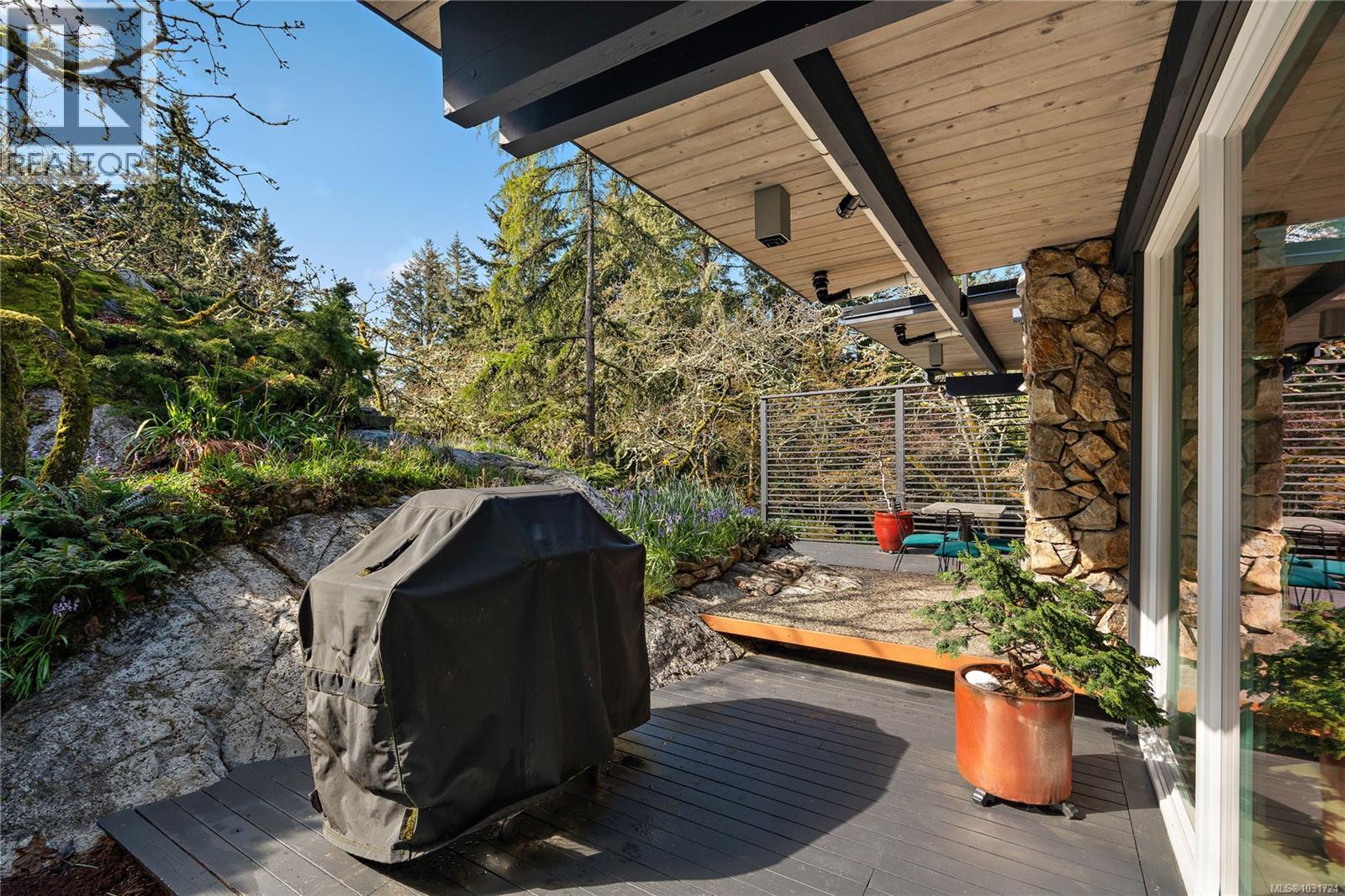  4513 Edgewood Place, Saanich