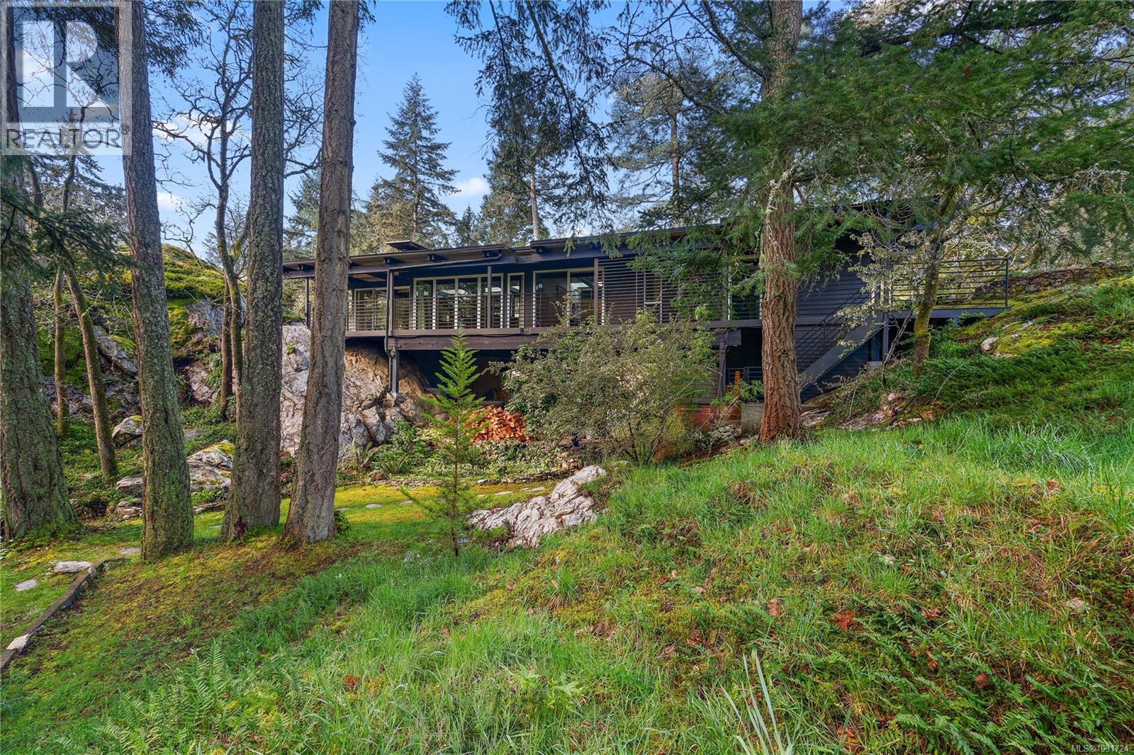  4513 Edgewood Place, Saanich