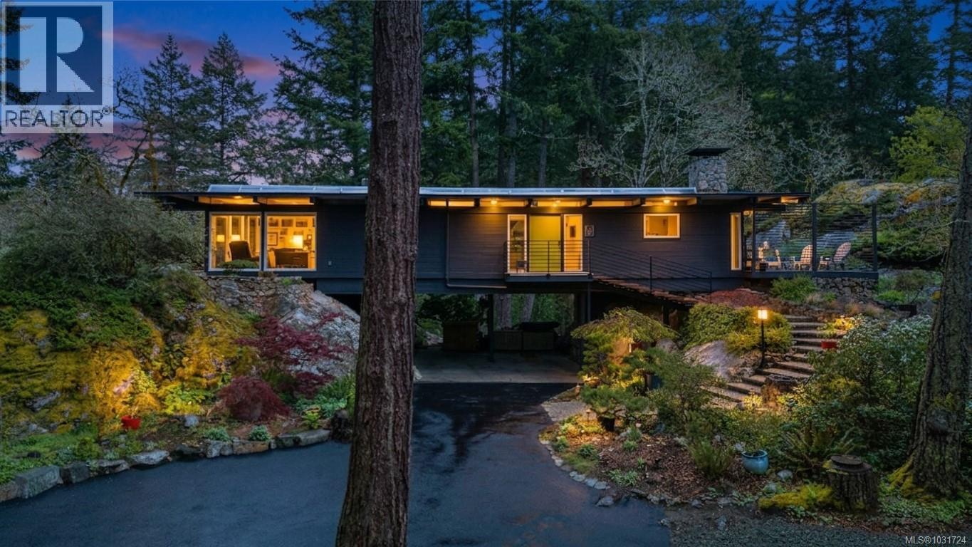  4513 Edgewood Place, Saanich