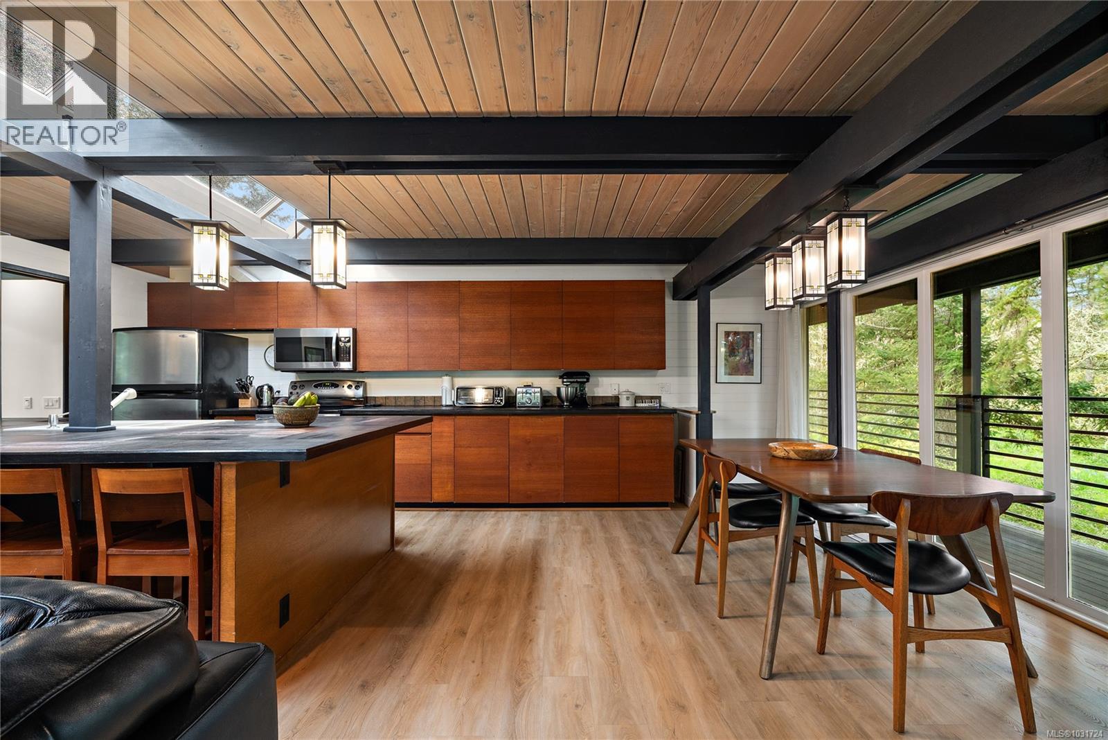  4513 Edgewood Place, Saanich