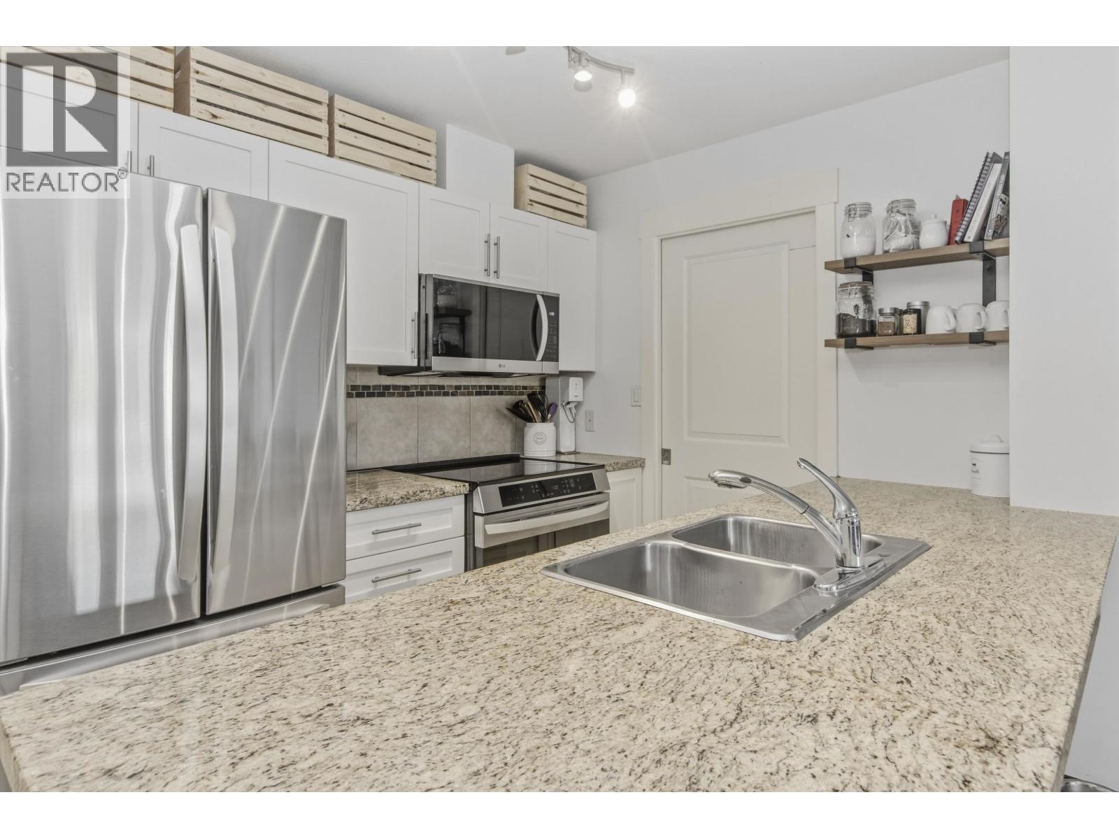217 1211 VILLAGE GREEN WAY — photo 3