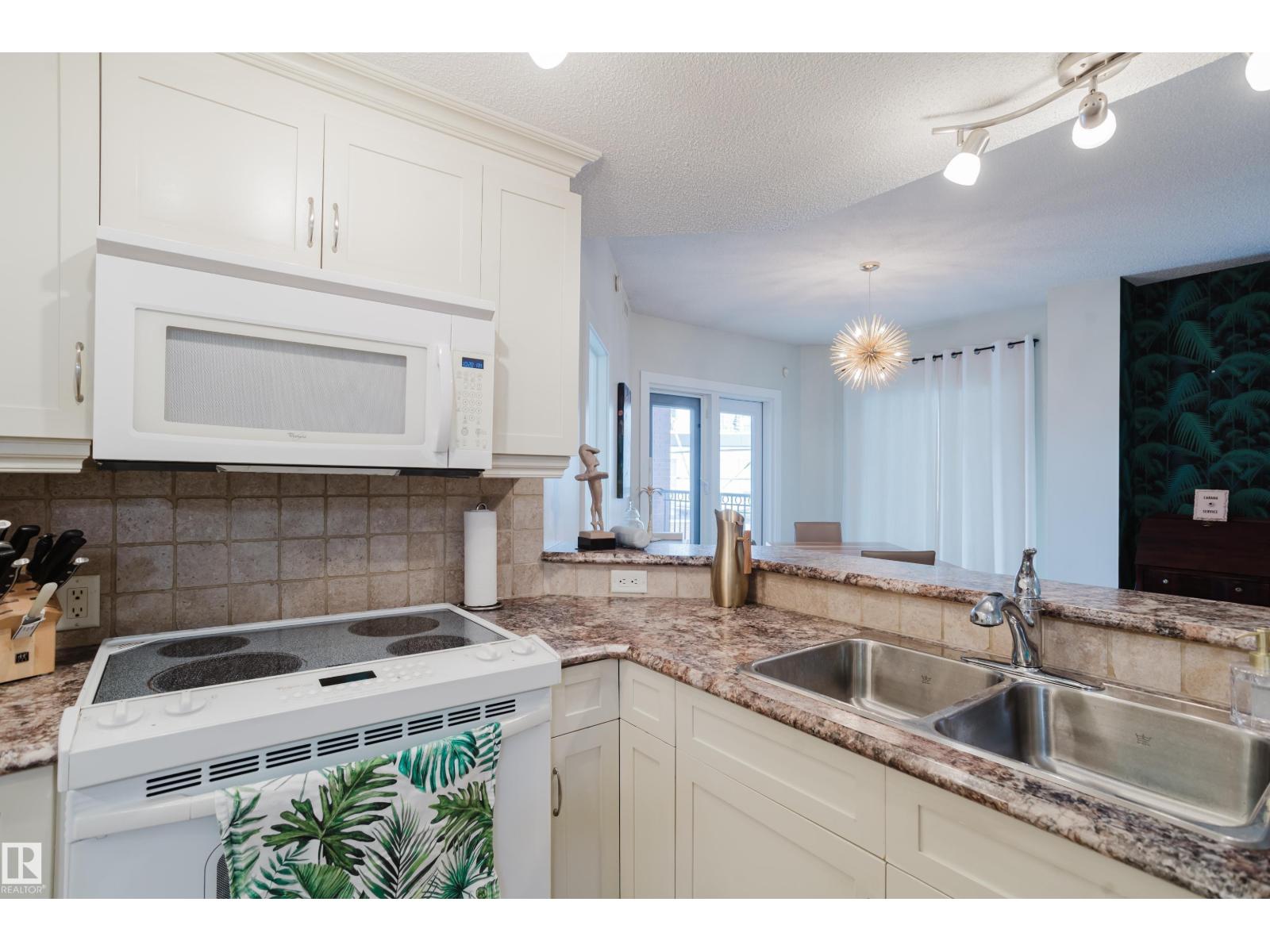#206 10108 125 ST NW - 22