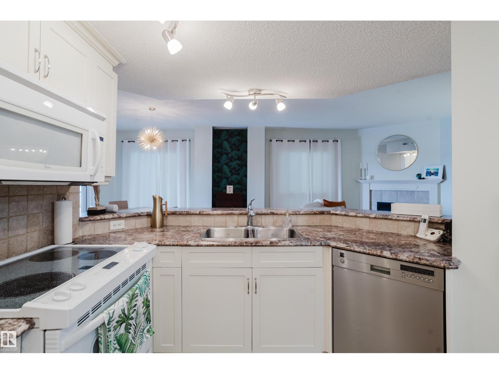 #206 10108 125 ST NW - 21