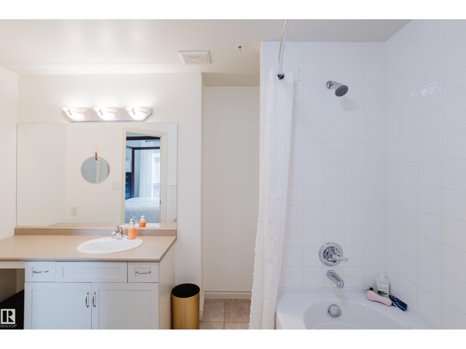 #206 10108 125 ST NW - 40