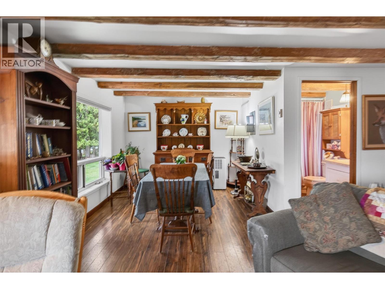 7483 Squilax-Anglemont Road - 25