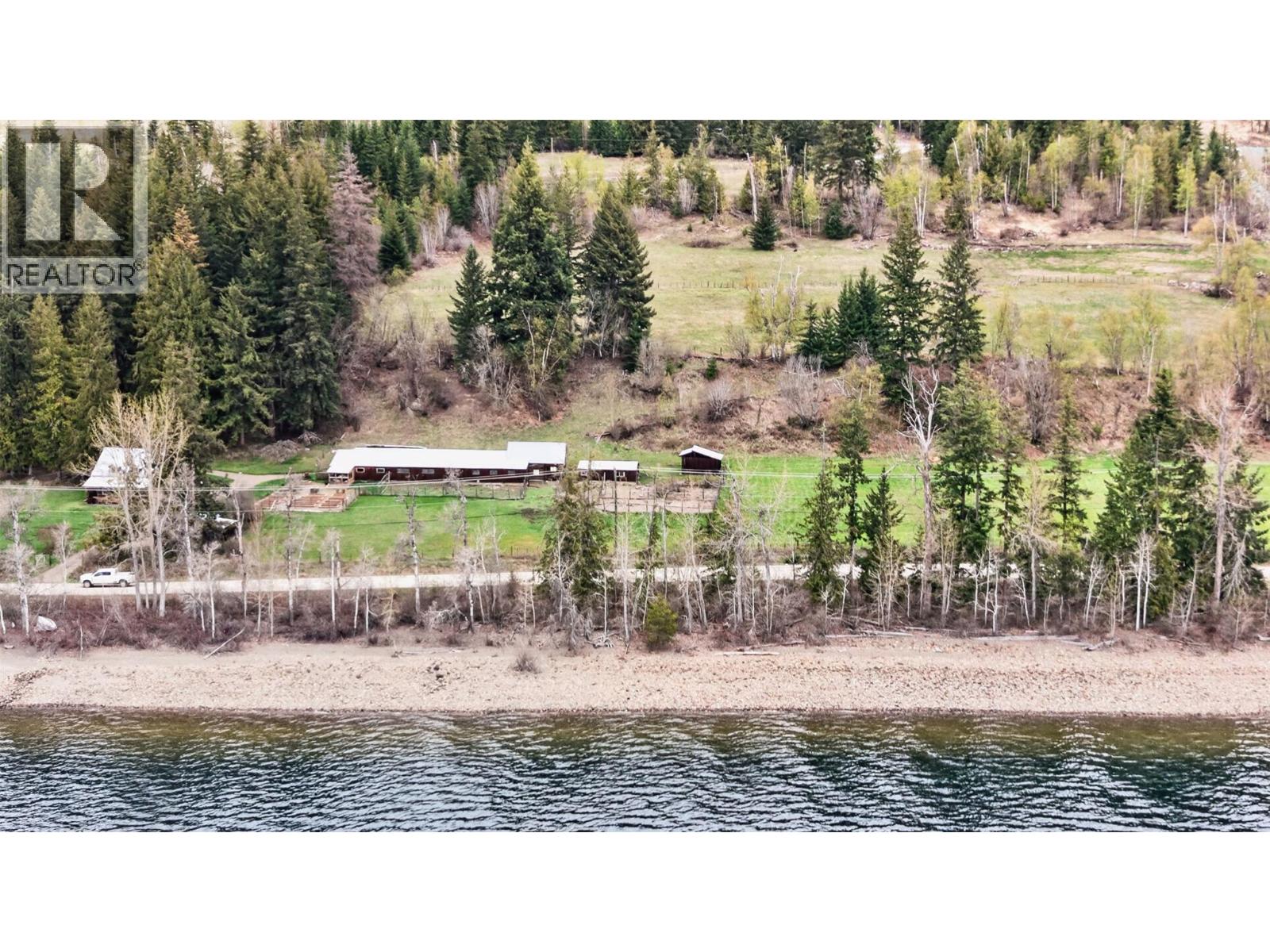 7483 Squilax-Anglemont Road - 40