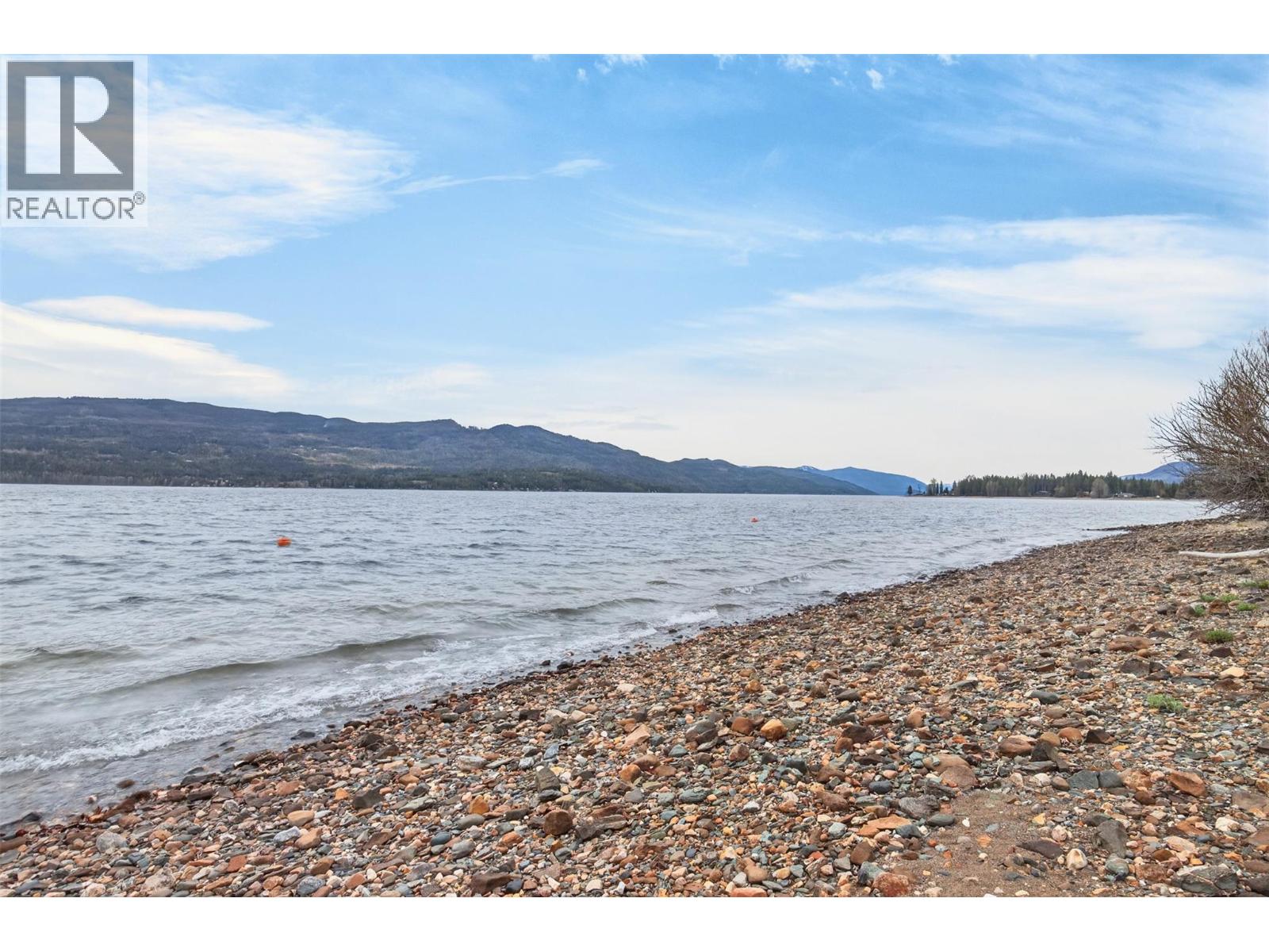 7483 Squilax-Anglemont Road - 32