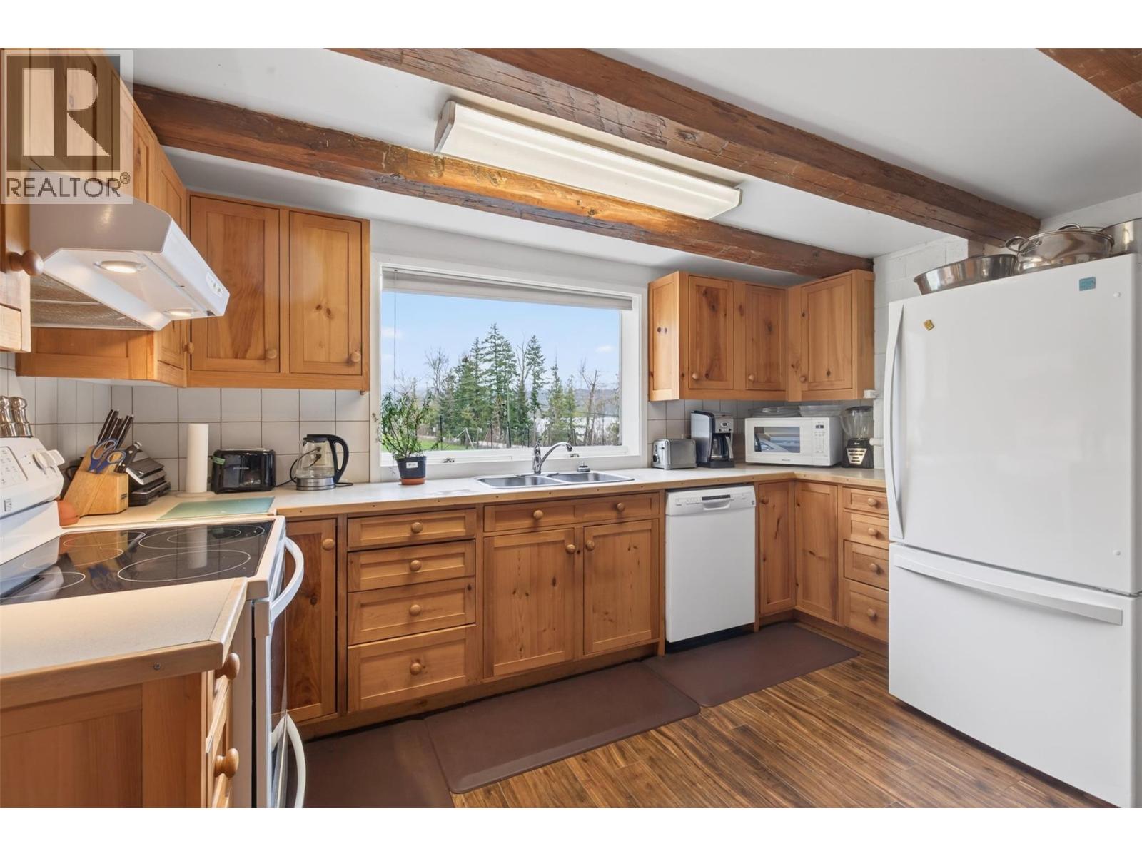 7483 Squilax-Anglemont Road - 15