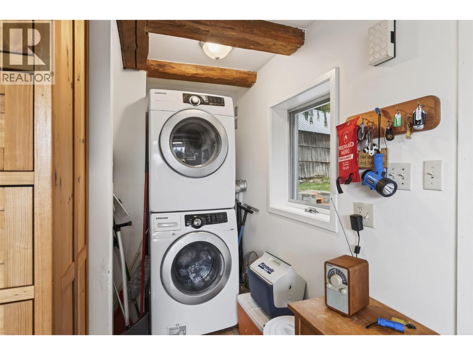 7483 Squilax-Anglemont Road - 17