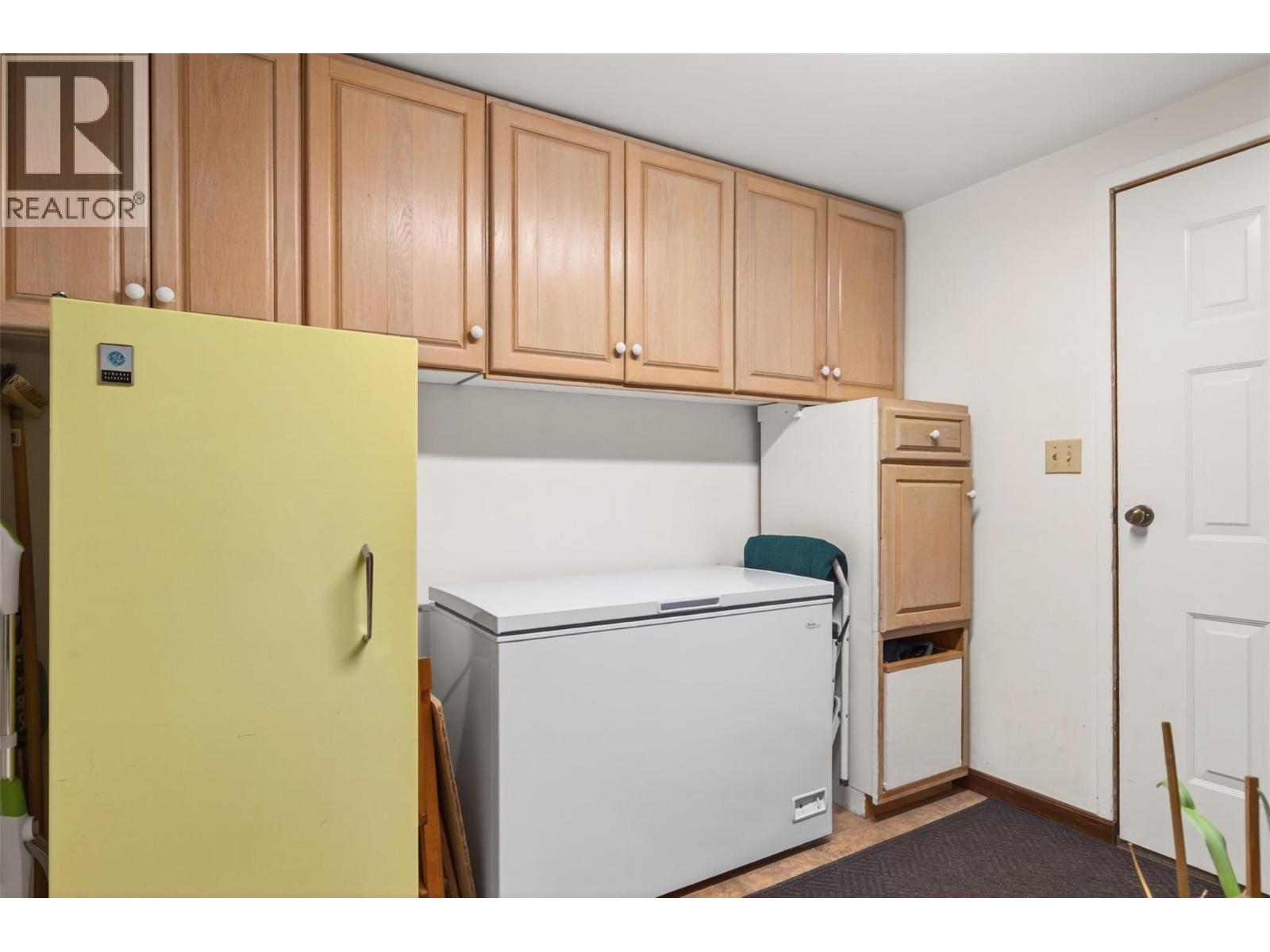 7483 Squilax-Anglemont Road - 26