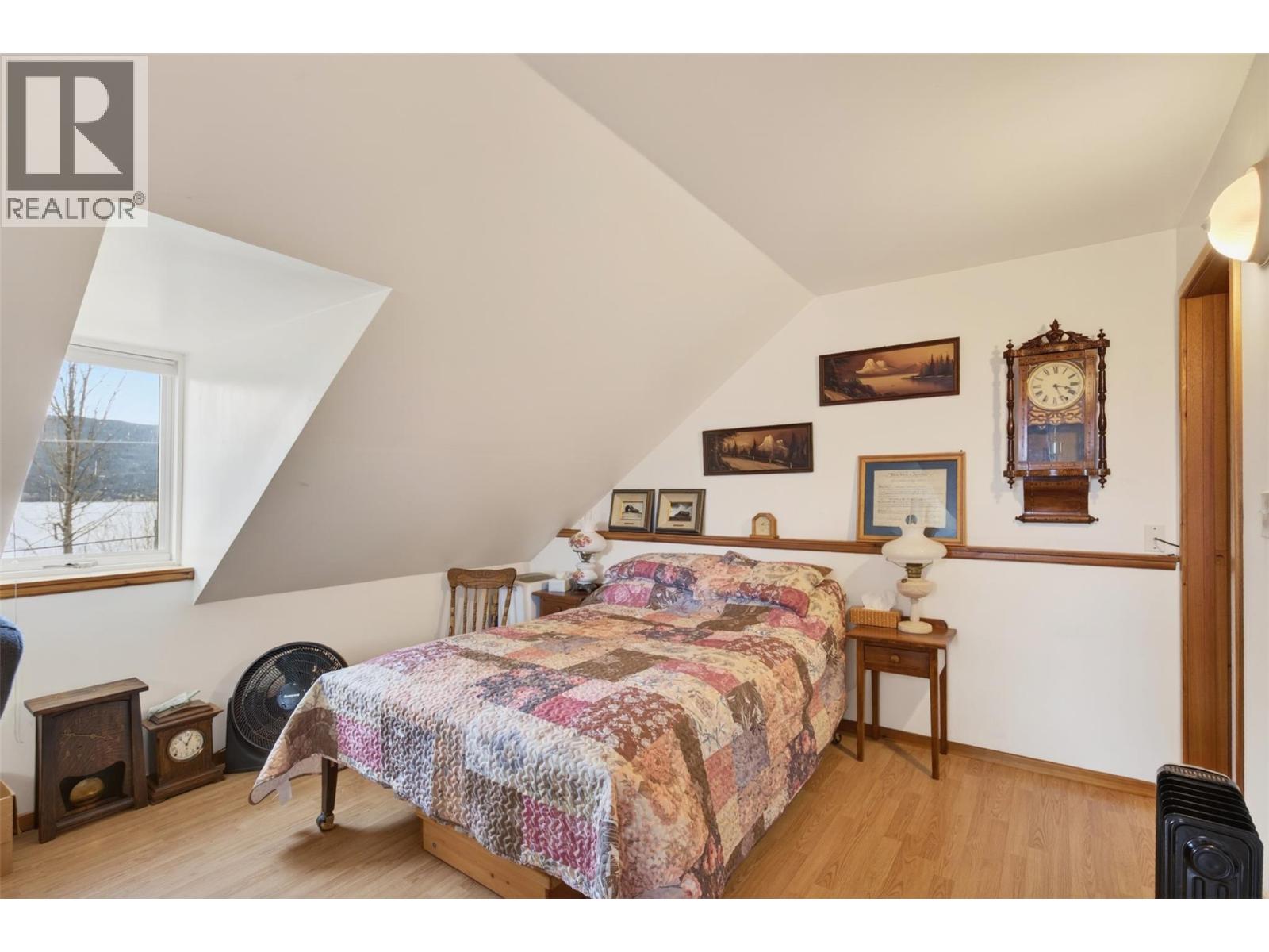 7483 Squilax-Anglemont Road - 29