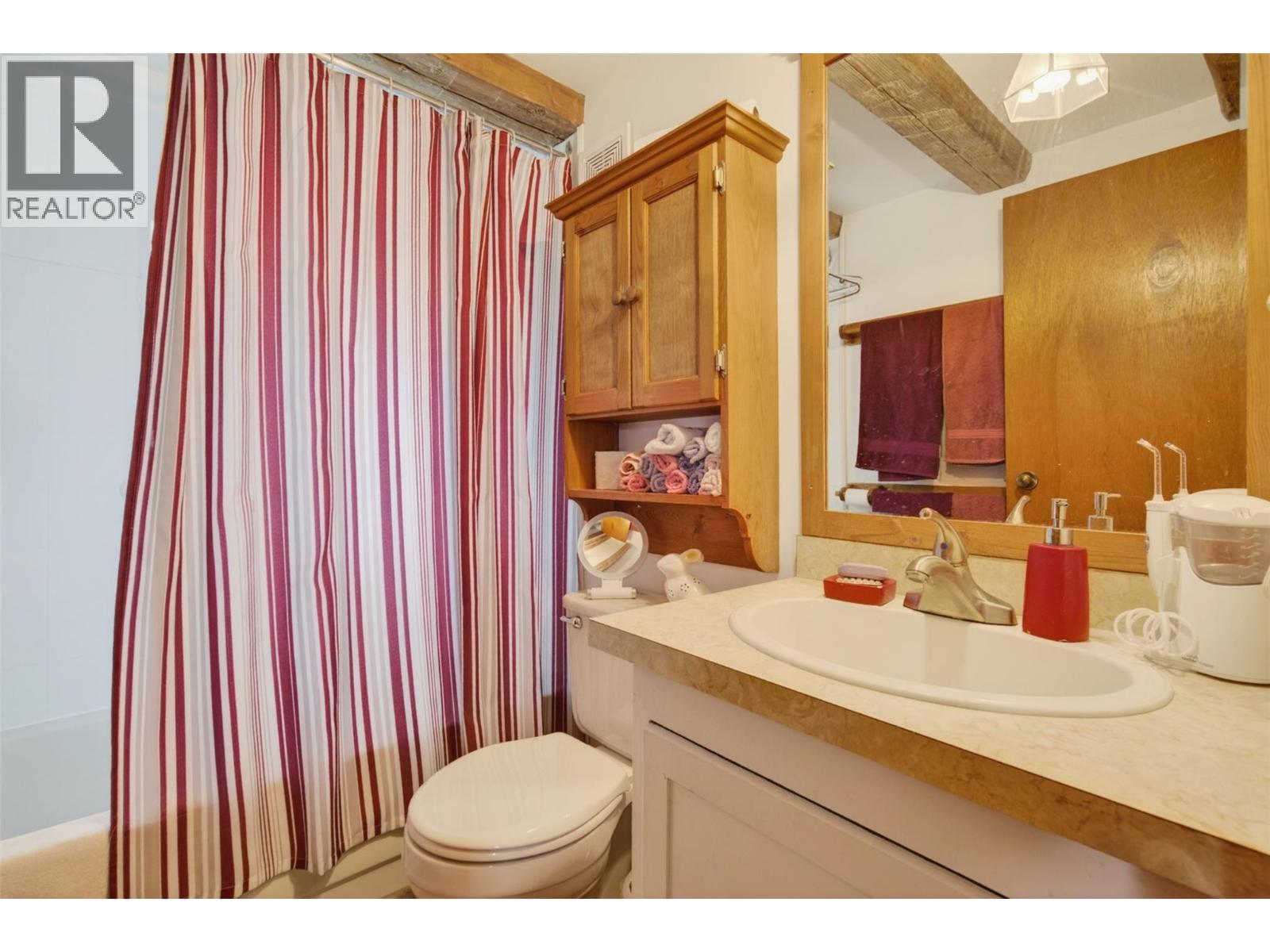 7483 Squilax-Anglemont Road - 24