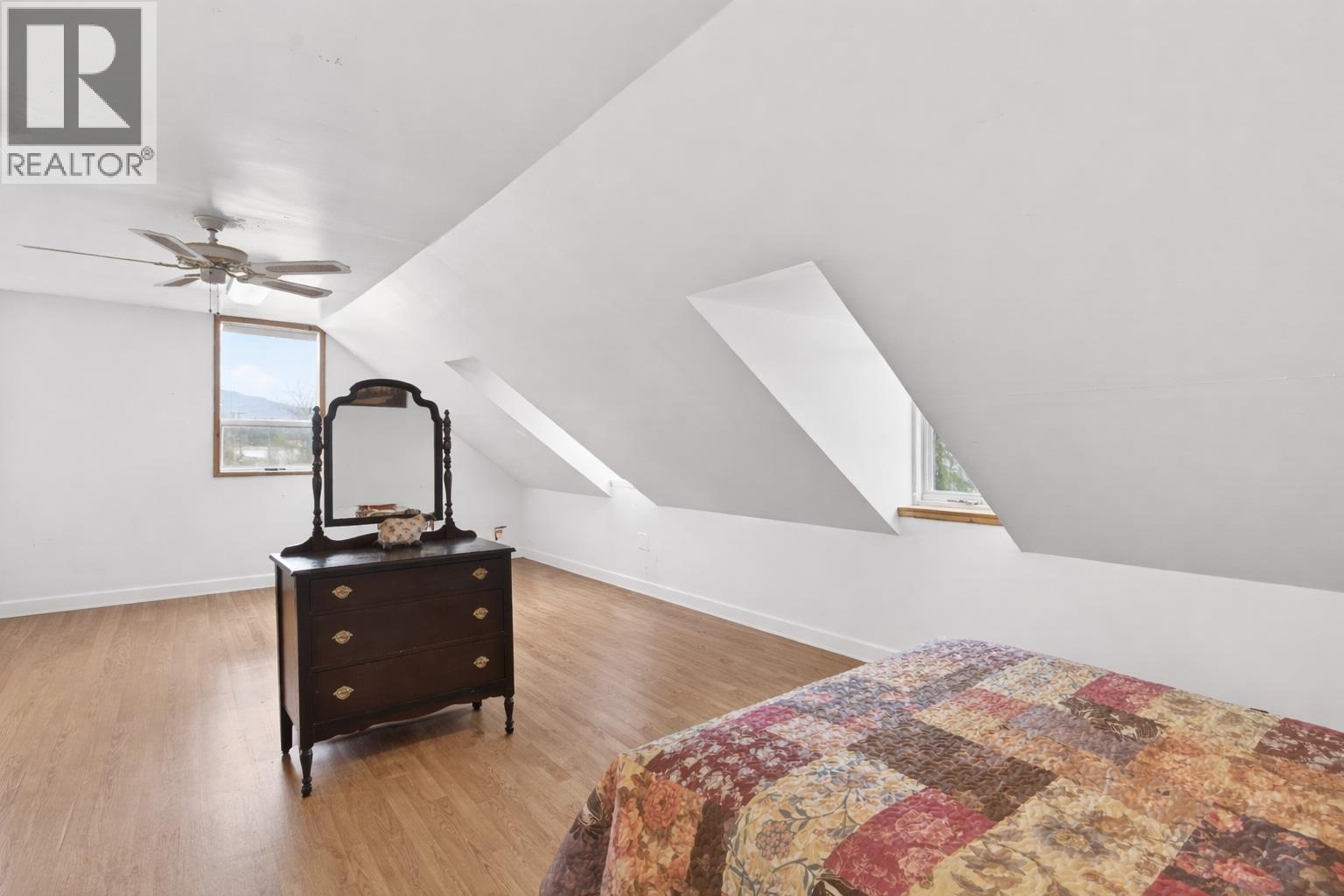 7483 Squilax-Anglemont Road - 30