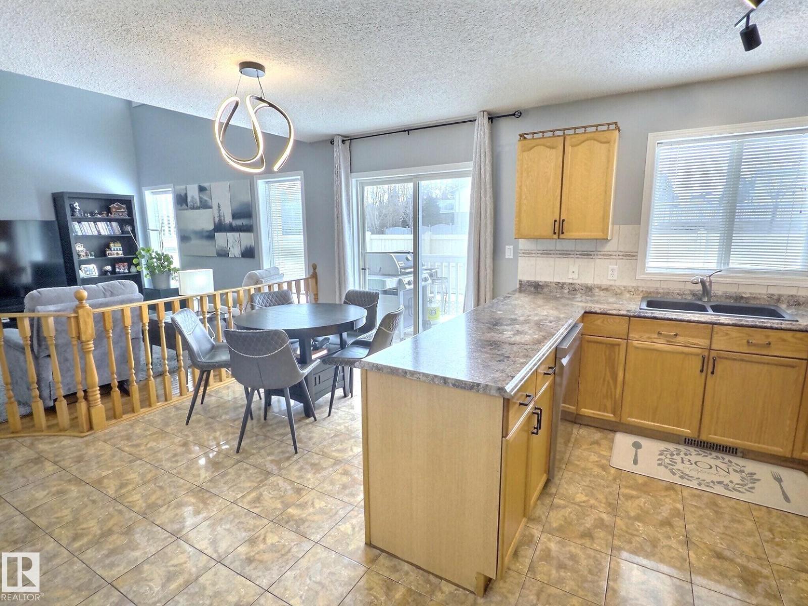 #14 6608 158 AV NW - 10