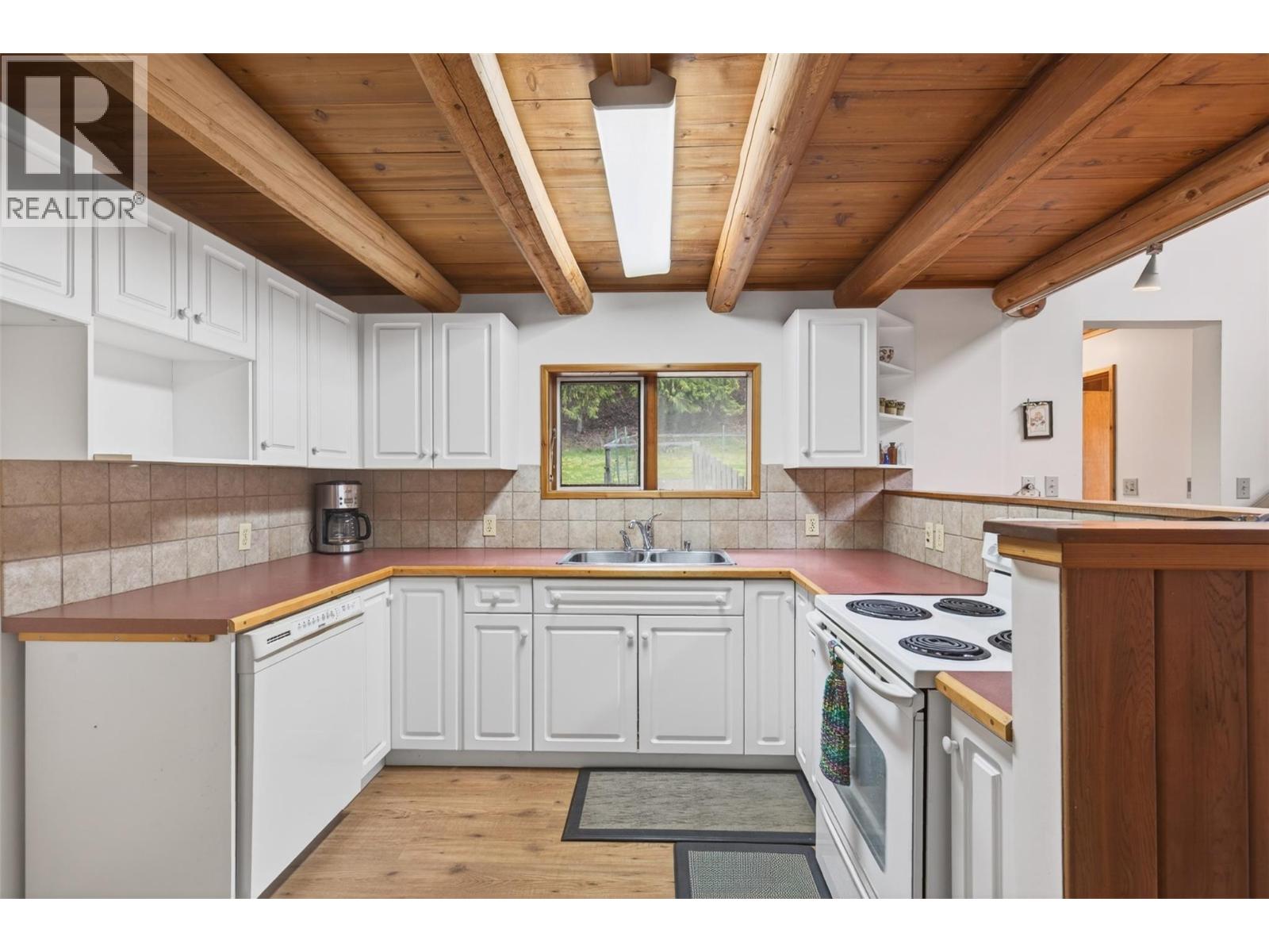 7465 Squilax-Anglemont Road — photo 8