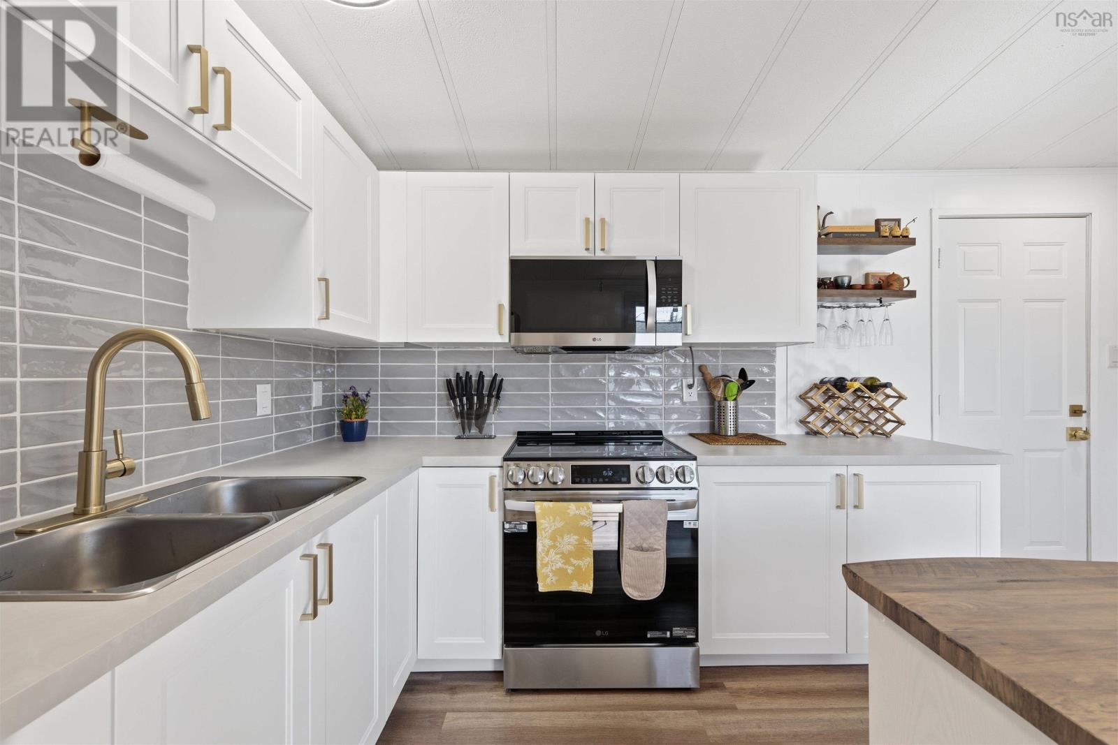 Property 16 of 39 of 6 Alderwood Court