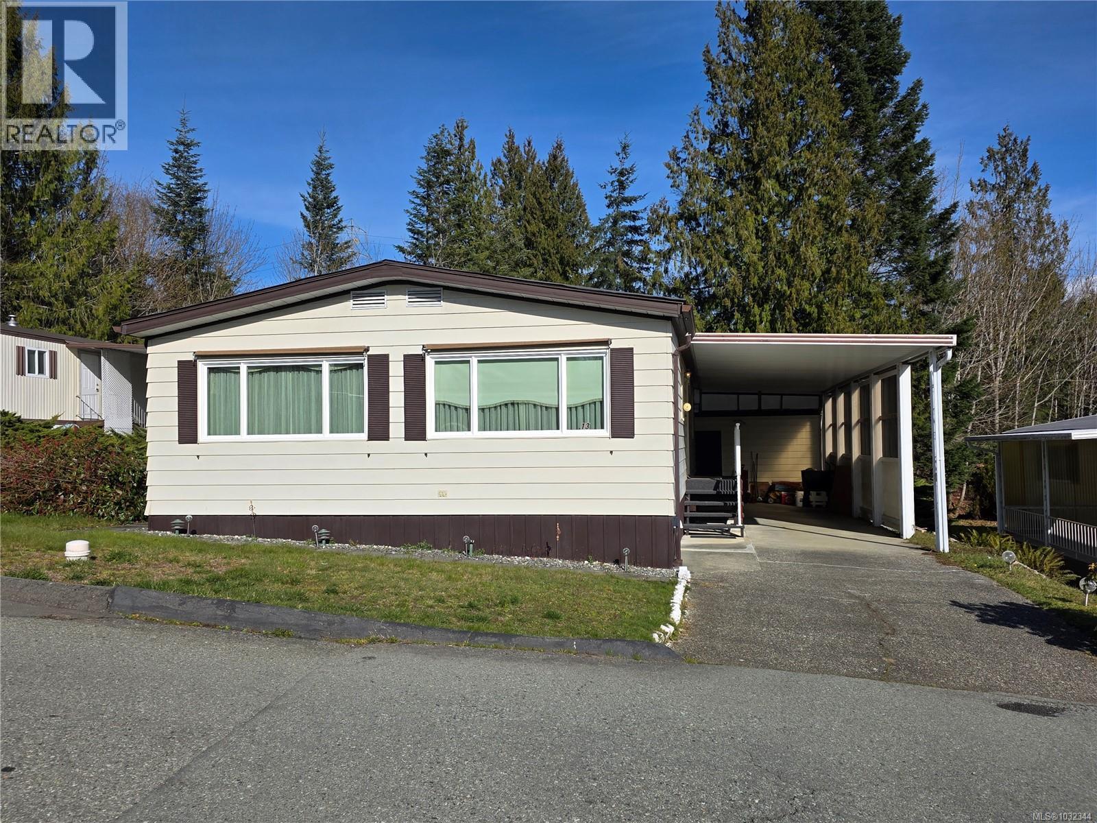 #13 4935 Broughton St - 1