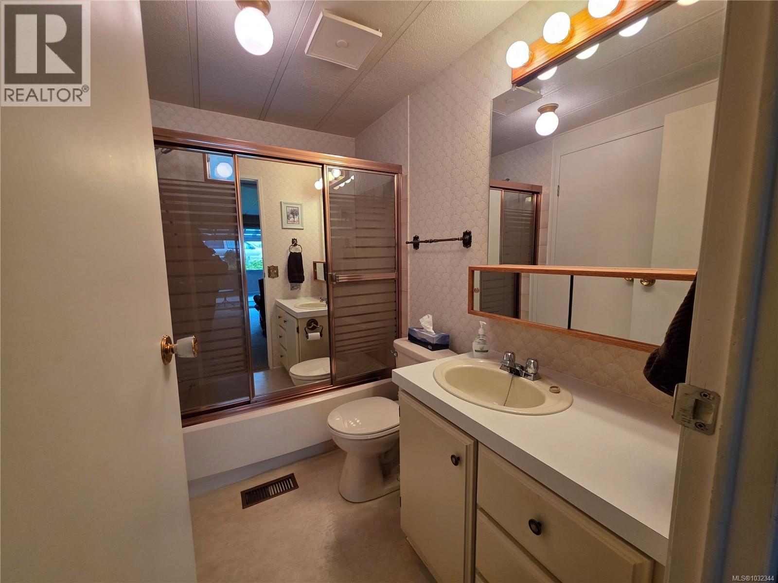 #13 4935 Broughton St - 10