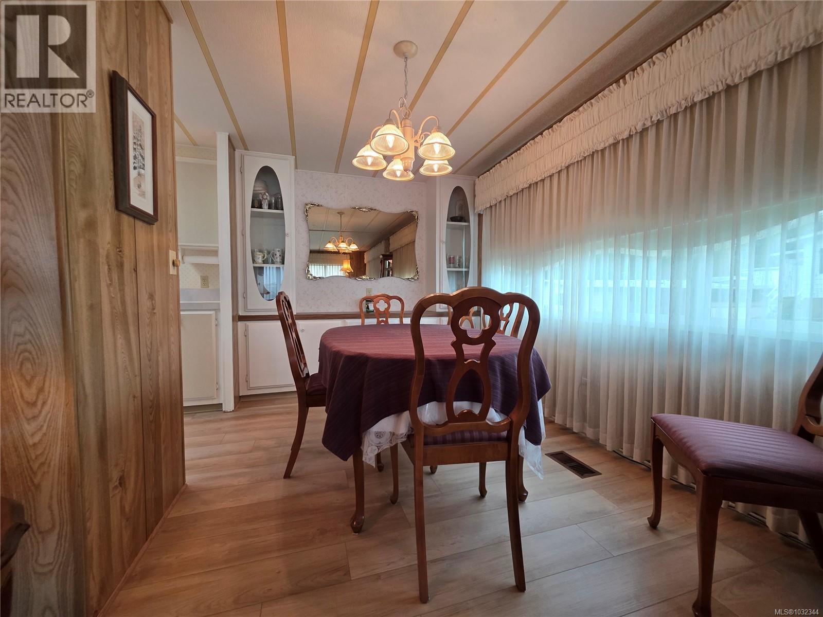 #13 4935 BROUGHTON ST - 5