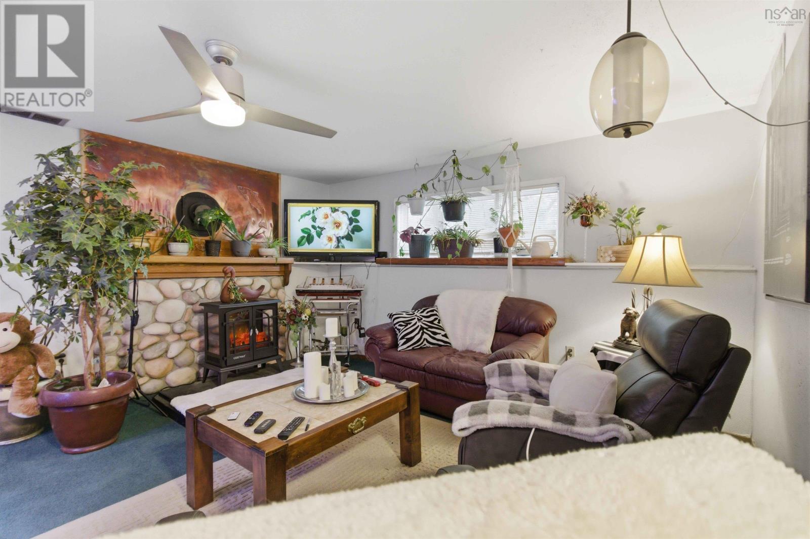 Property 27 of 48 of 66 Parkwood Drive